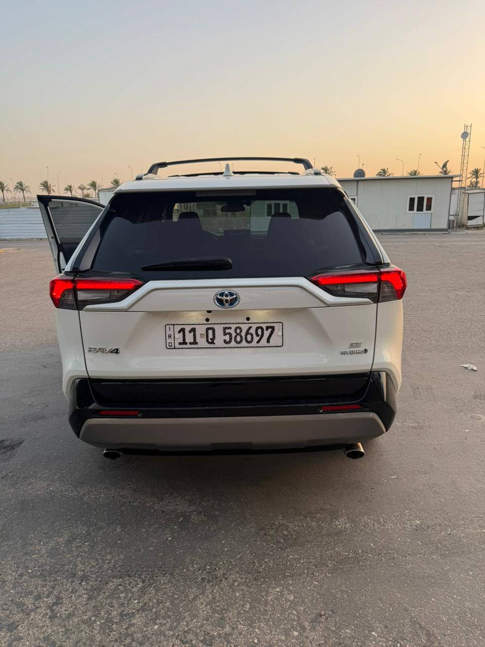 للبيع راف فور  هايبرد
2022 SE AWD 
( فور ويل)  اللون ابيض صدفي الحادث بالمنشور موصفات seالمعروفة  - فتحة و رادارات و صندوق كهربائي  
السعر :(( 245)) وبيها مجال بسيط مكاني البياع 
للاتصال:***********
