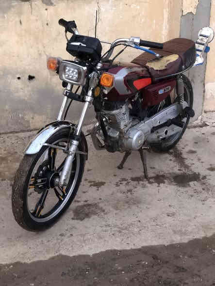 👋سلام عليكم اخوان 👬دراجه 🛵تايكر موديل ٢٠٢٠ولمكينه 🗯️٢٠٢١
دراجه ضفيره 👍🏼زينه وصدر جديد جامرلق جديد
☝️مكينه ناعمه صالنصه 🔕جديده دراجه نضيفه 🫡📱مكان بغداد الراشديه مال الحسينيه 
رقمي بي واتساب *********** سعر ٢٧٥وبيه مجال
