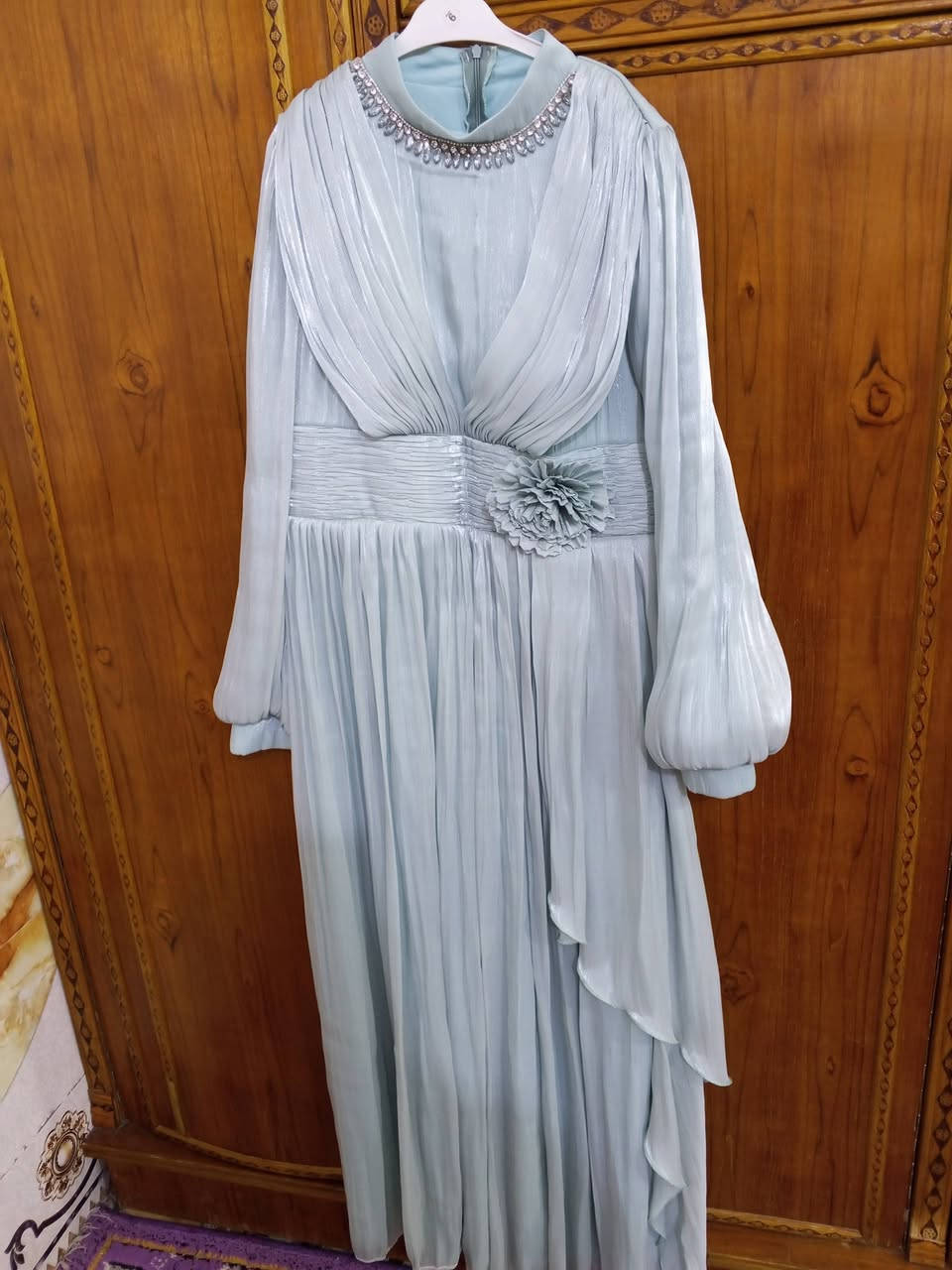 السلام عليكم فساتين للبيع الرقم للتواصل عل واتساب،***********
