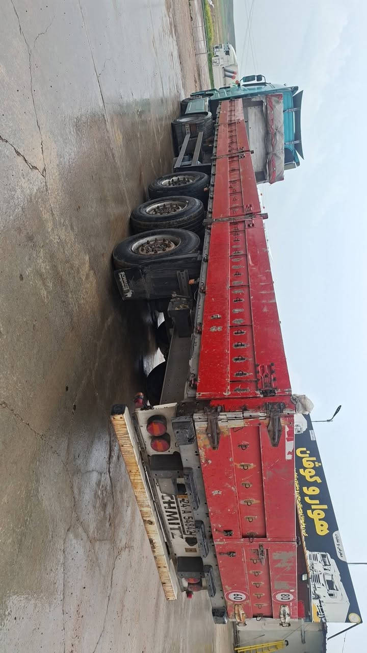 بسم الله الرحمن الرحيم 
مارسدس اكتروز تاك ويل دبل قماره تريله فلات جوانب متحريكه  تاك تاير بالون 42 طن 
موديل .2006. حجم محرك  18.44
مواصفات . تبريد . تايدر 5 طقات . ثلاجه داخل كير كلاج محور قصير كاسيحه زعانف اسبايدرات ابلاد 
عربانه . شميتز جوانب . مجموعه . دسك بريك دنكيل رفاع دسك خارجي شاصي كفرنايس بدون كسر بدون فطر 
كير محرك اكسن شاصي صبغ مكفول كفاله عامه شرط 
السعر  365 معا مجال 
 رقم سنويه جديد تحويل مباشر . رقم دهوك 
عنوان معرض هوار طريق دهوك موصل جمبور عميريه 
***********
***********
***********
