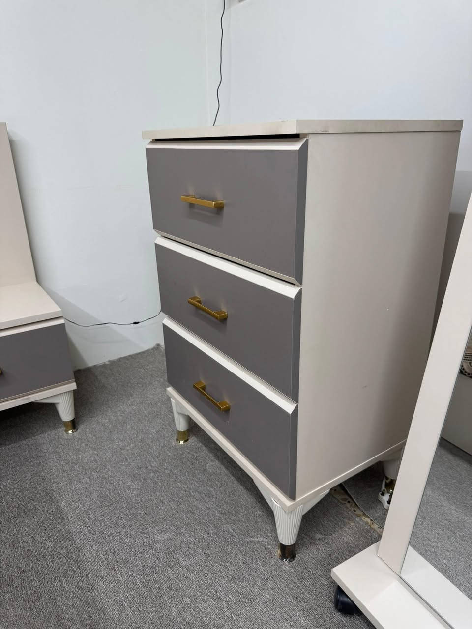 تم وصول موديل ايسباي 2 💯
هذا الموديل 10 قطع 
السرير خزانة
قياس الكنتور مع الملحق 290 سم عمق 53 سم
قياس السرير مع الكومديات 290 سم
السعر : 1،000،000 الف فقط✨
الاستفسار /***********
