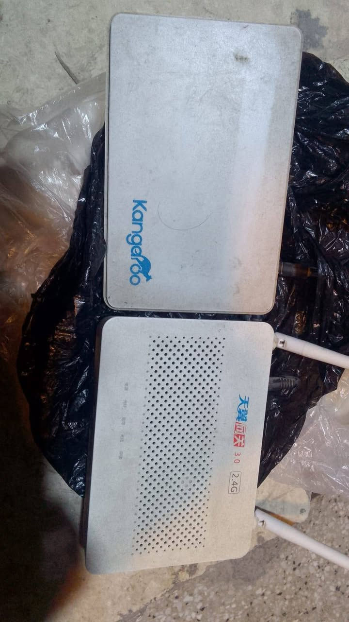 راوتر ضوئي مع يوبيس  نضيفات للبيع السعر 25 مكاني البلديات .....*********** متواجد واتساب  وانتصال
