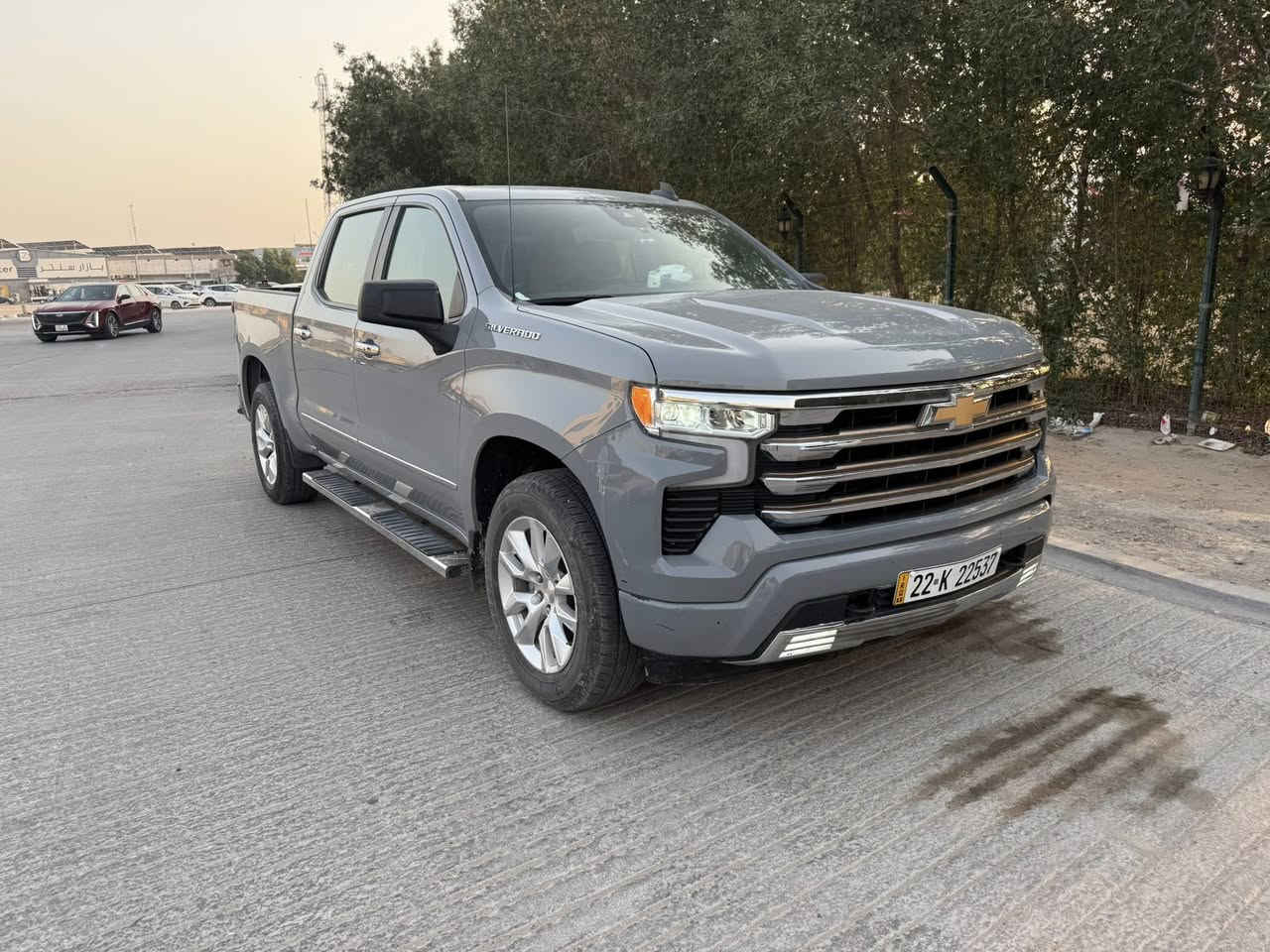 السلام عليكم اخوان مكلف بالنشر 
سلفرادو موديل 2024 لون مميز اسمنتي حادث جدا بسيط قطعة وحدة فقط صبغ 
بدي قصير باب كبير 
محرك اربعة سلندر 
رقم اربيل تريد وكالة تريد تحويل مباشر 
ماشية 24 الف ميل فقط 
صبغ جاملغ فقط والجاملغ الاصلي مصلح بارد موجود 
داخل جلد زعفران والارضية جلد مع كاربد نفس اللون  
السيارة على وضع الشركة 
كامرة 
رادار 
تبريد خلفي 
داته شو 
لابت زنون 
مكان السيارة النجف 
السعر 285 وبيه مجال 
 
***********
