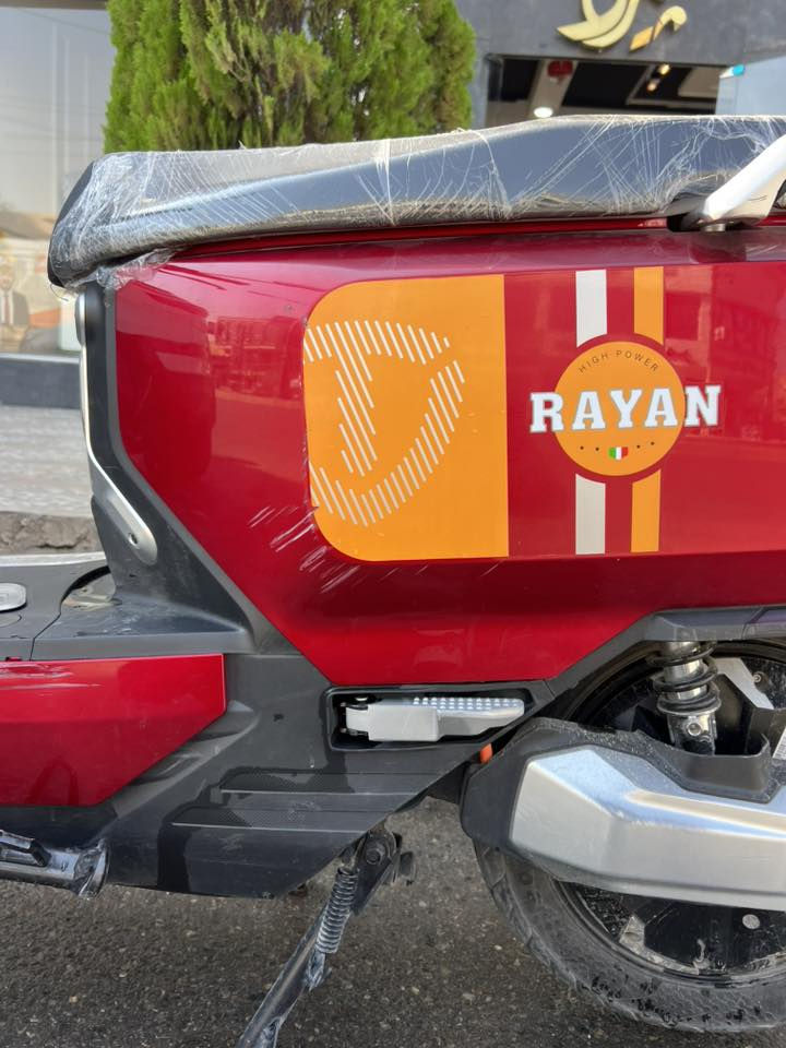 وحش الكون معروف للبيع فقط باتري ميت وبصمه سعره 800 قفل قفل عنوان داخل موصل قدسيه الثانيه ***********
