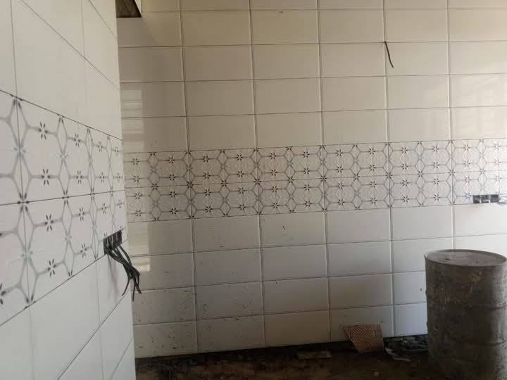 حياكم الله خلفة سيراميك شغل درجه أولى اتحمل كل مسؤلية الشغل متفرغ ***********
