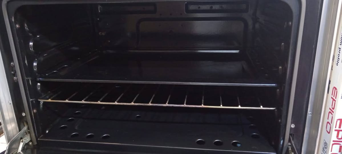 السلام عليكم طباخ نظيف جدا للبيع سعره 250نهايته مكاني غزاليه رقم الهاتف***********
