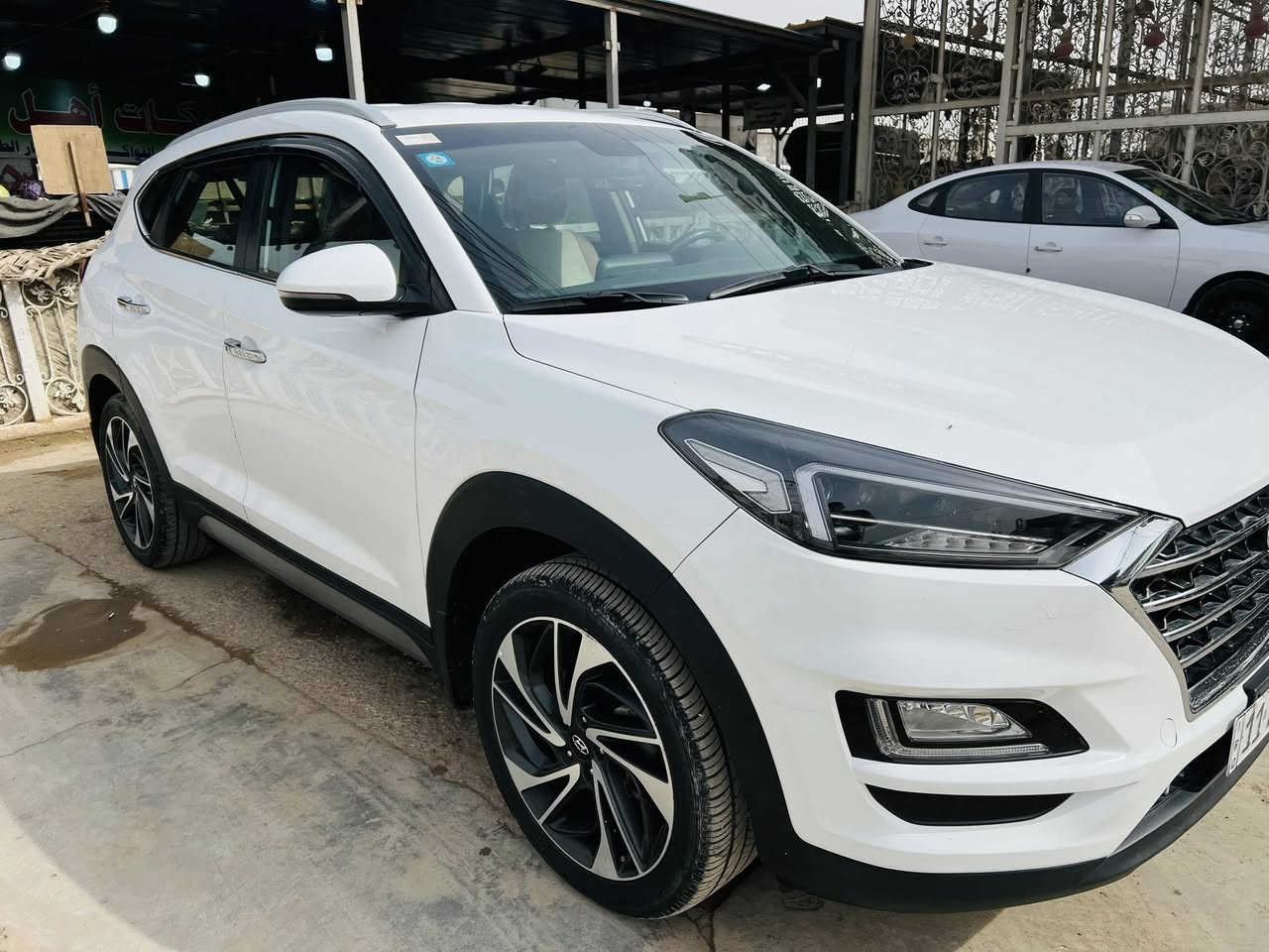 سلام عليكم ورحمة الله وبركاته 
هونداي توكسان موديل 2020 فول موصفات ماعده الفتحه ماشيه 95  بغداد تحويل ثاني يوم مكفوله كفاله عامه ماعده شخطين بالباب الخلفي السعر ب195 $وبيه مجال التواصل على الرقم ***********
