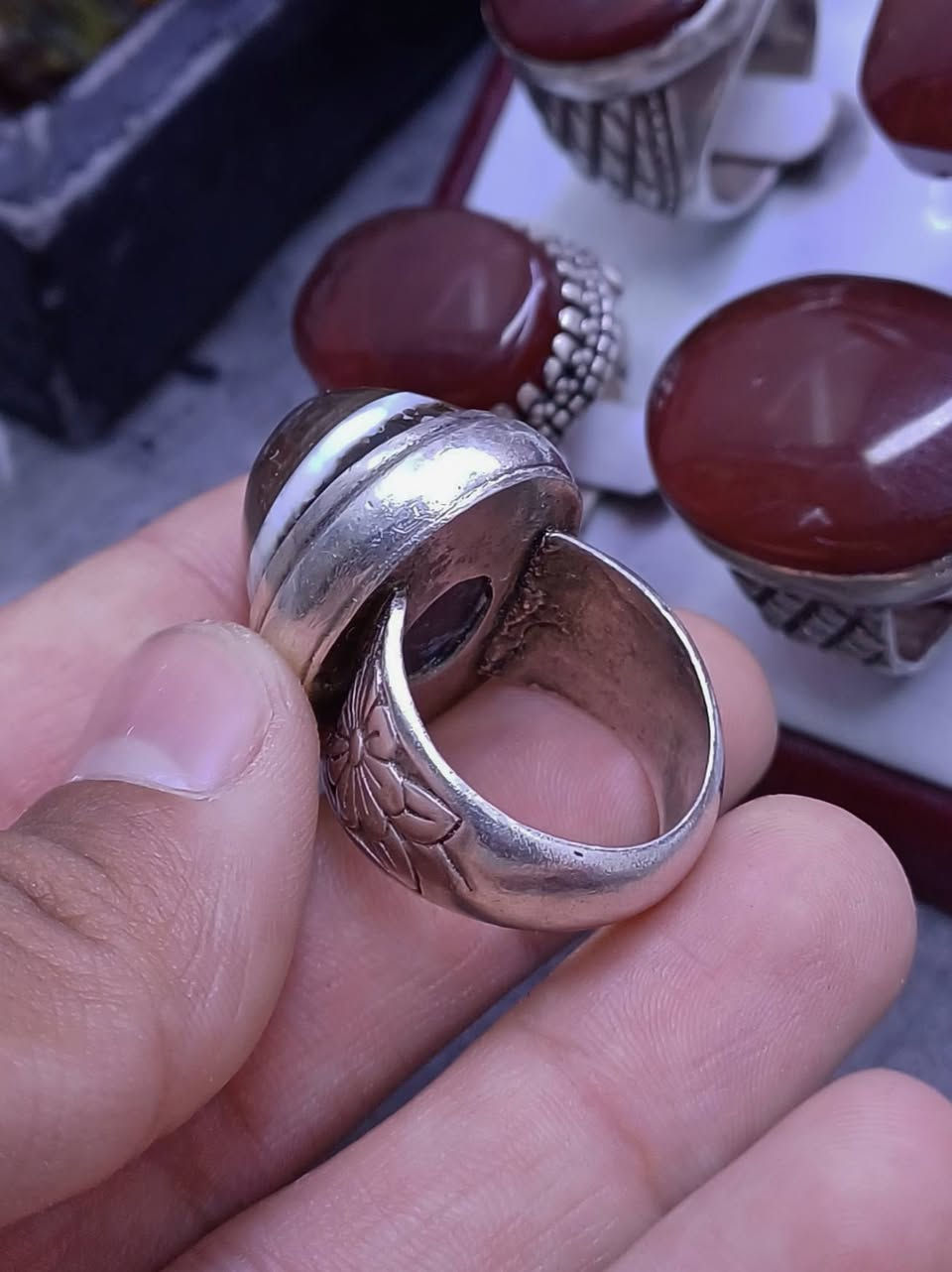 قطعة ملكية لأصحاب الذوق الرفيع 👑✨
جزع يماني "أنسي" نادر، صياغة يدوية فخمة عيار 925 💍
مين يلحق عليها؟ 😍 للطلب تواصل خاص او واتساب :
                                https://wa.me/9647719456977


**إذا كنت صاحب هذا الإعلان وتريد حذفه لأي سبب، رجاءا أرسل رسالة إلى الدعم الفني**