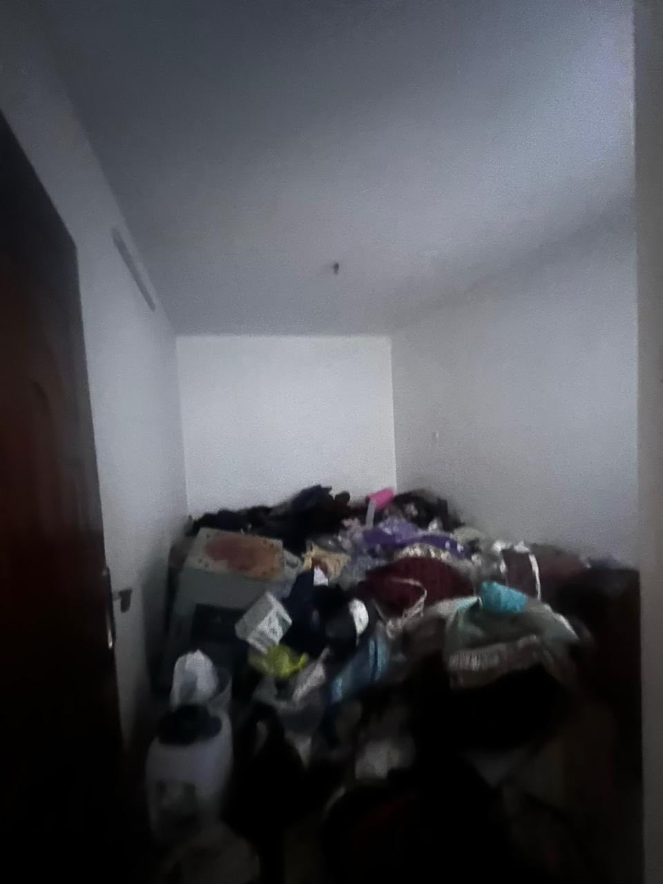 #مكتب_ابوسيف_للعقار_بيع_شراء_ايجار_تعقيب_هدم_تقييم
السلام عليكم 
يستمر مكتبنا بتوفير العروض الى زبائننا الكرام 

يعلن مكتبنا عن توفر مشتمل حديث مدخل واحد للبيع

المساحة  (٨٠) متر 
الواجهة (٤) متر 
النزال (٢٠) متر 
يحتوي على ؛
الطابق الاول
كراج صغير واستقبال وحولي مطبخ وغرفة نوم وخدمات 
الطابق الثاني
غرفتين نوم وخدمات وبيتونة كبيرة وسطحين 

السعر (٢١٥) مليون وبي مجال 

العنوان /الشعب @@@ضباط الكويتي@@شارع عريض ورصيف عريض@@@

للاستفسار زيارة مكتبنا الكائن في ألشعب شارع الاسواق المركزية مقابل جامعة الامام الكاظم  
او الاتصال على الأرقام التالية؛
*********** 
***********
او التواصل على البرامج التالية؛
ماسنجر واتساب
