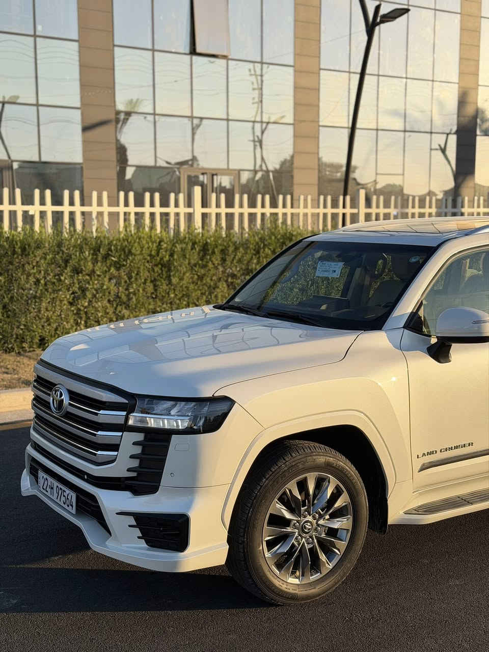 سلام عليكم

لاندكروز 2024 gxr ابيض زيرو

سعرها 685 ورقة

السيارة زيرو كفالة عامة  
وكالة جيهان

رقم اربيل  

مااشيه 16 حقيقي زيرو

مكينة 6سلندر ٤٠٠٠ تنفس طبيعي

مواصفات :

بصمة 

تشغيل عن بعد 

5 بصمات ابواب

باب خلفي كهربائي 

كراسي اثنين كهربائي 

كشنات جلد بيجي 

تدفئة تبريد كشنات 

شاشة لمس

3 شاشات ايباد تطبيق

تحكم ستيرن جهتين 

طفايه 

ثلاجه 

فتحه 

شاحن لاسلكي

هاند بريك بصمة

حساس امامي خلفي 

المري شفط 

تحكم كهربائي بالمري 

وبعد بي هواي مواصفات بالسيارة 

السعر 68500$ وبيها مجال
يعني 685 ورقة

بسيط 
 

العنوان/  بغداد الكرخ

للتواصل ***********
