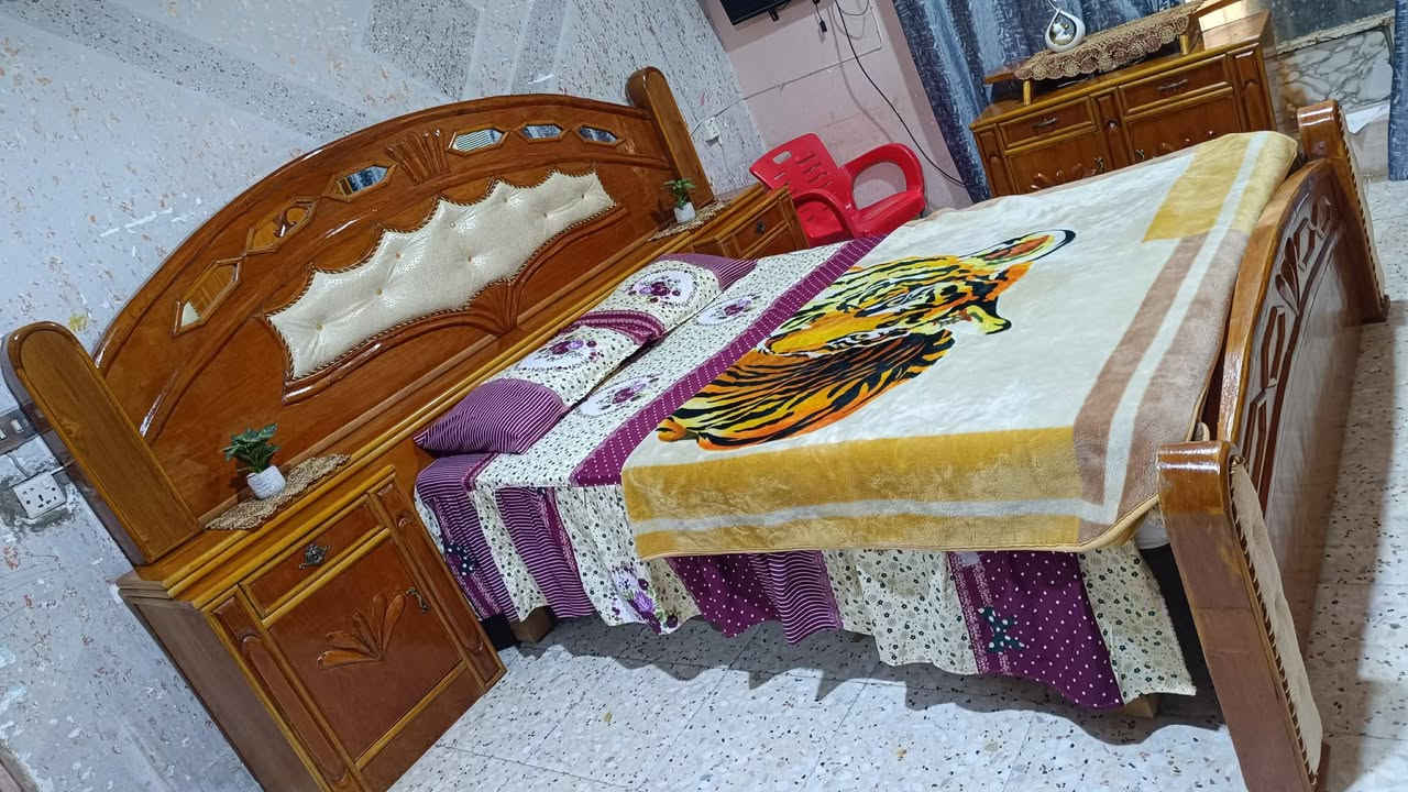 غرفه تسكام صاج داخل وخارج ام السته طابقين ظهر جرجوبه نظيفة كلش نقش بورمي سقف وقاعده  مكاني محاويل للاتصال ع الرقم ***********
