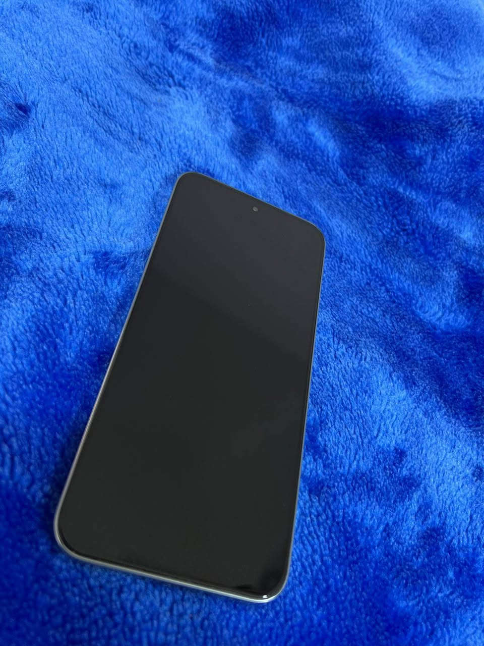 للبيع: جهاز Infinix GT 30 Pro (وحش الألعاب)
​الجهاز بحالة ممتازة ومواصفات جبارة لعشاق الألعاب والأداء العالي:
​الشاشة: 6.78 إنش AMOLED بتردد 144Hz، ألوان خرافية وسطوع عالي جداً.
​الأداء: معالج MediaTek Dimensity 8350 Ultimate (4 نانو) أداء سريع جداً.
​التصميم: تصميم Cyber Mecha المميز مع إضاءة RGB قابلة للتخصيص.
​ميزات خاصة: أزرار GT Shoulder Triggers مخصصة للألعاب.
​الكاميرا: كاميرا رئيسية 108MP لصور واضحة وتفاصيل دقيقة.
​البطارية: 5500 مللي أمبير مع شحن سريع 45W.
​إضافات: مقاوم للرذاذ والغبار (IP64)، صوت ستيريو محيطي من JBL.
​السعر المطلوب: 425 (وبيه مجال للجادين).
​للاستفسار أو الشراء، يرجى التواصل عبر الرقم: ***********

