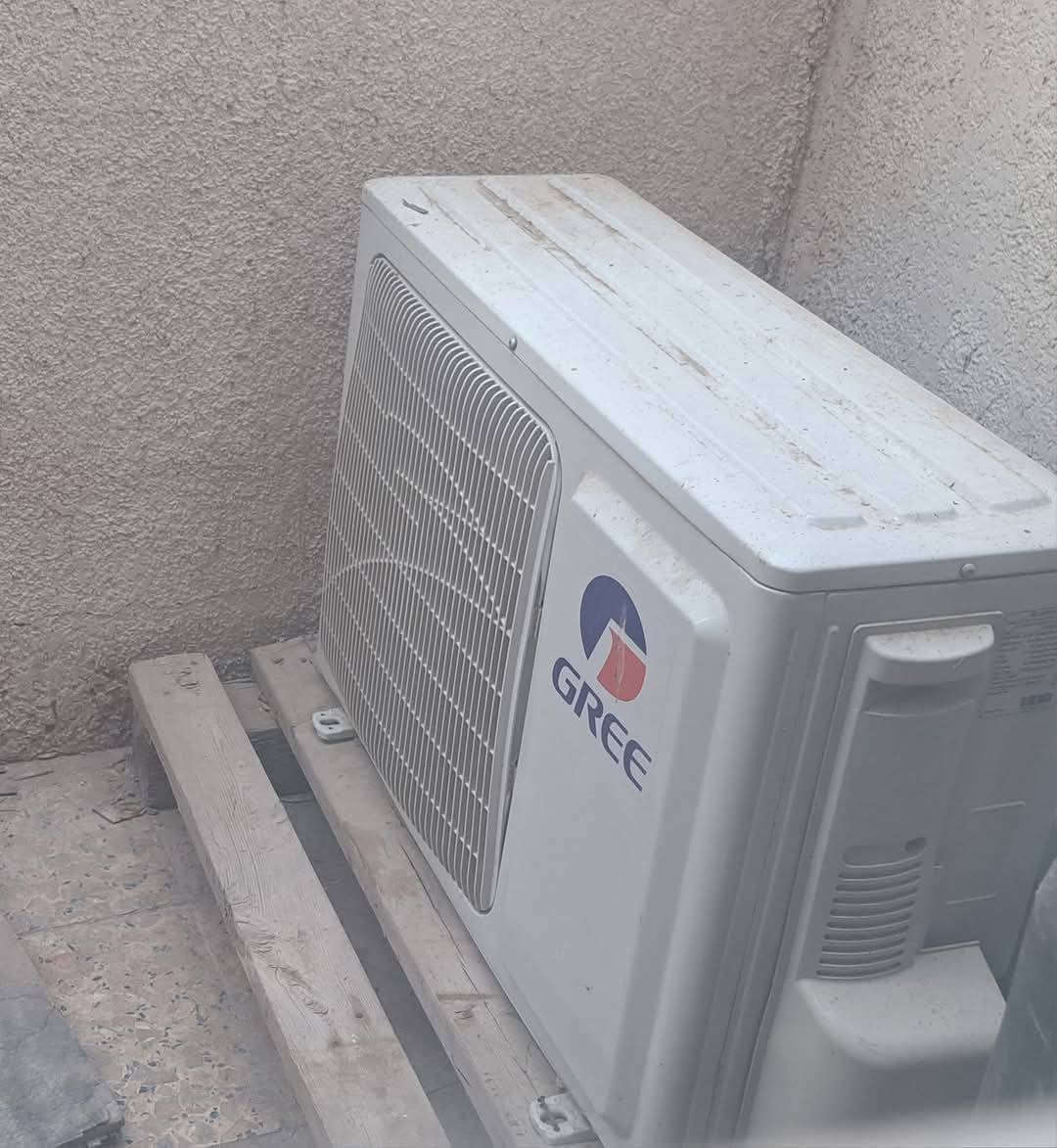 السلام عليكم..
*سبلت الجي طنين باب اول..
 تبريد فقط..ب300 الف وبيه مجال بسيط
**سبلت كري طن واحد استعمال قليل..275 الف..وبيه مجال
***تبريد طنين روتري نظيف قرص الشركه..ب250 وبيه مجال
***********..العنوان الراشديه حي القدس..
