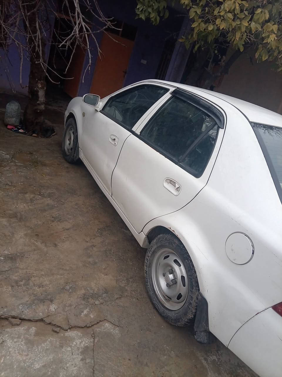 عندي سياره سيكي موديل ٢٠١٣ كص جديده أغلف اسواد محرك كير شراط رقم بغداد  اترايد وكاله آتريد
 تحويل  بيها بس التكم جهات النفر من يم السائق 
للتوصل ***********
