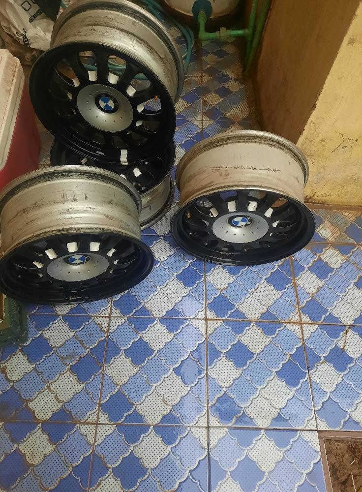 وياله
حجم 15
جدد لاتصليح ولاعواج 
سعرهن 125
مكاني الكوت 
***********
