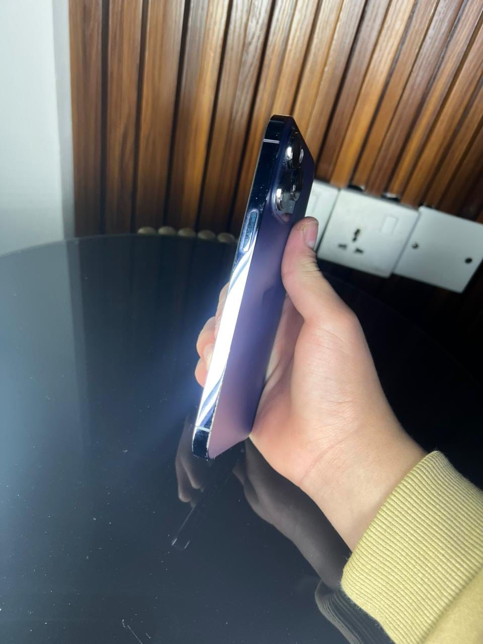 آيفون 14 برو ماكس
ما مفتوح الجهاز كفالة عامة 
ذاكرة 256 
 
بطارية 83 
شرق اوسط عربي AA/A
الجهاز كلة شغال ما بي عيب
كلش نضيف الجهاز نضافة 100/100
السعرررررر675 بس مجال بسيط 
علواني بغداد البلديات 
رقم الهاتف ***********
