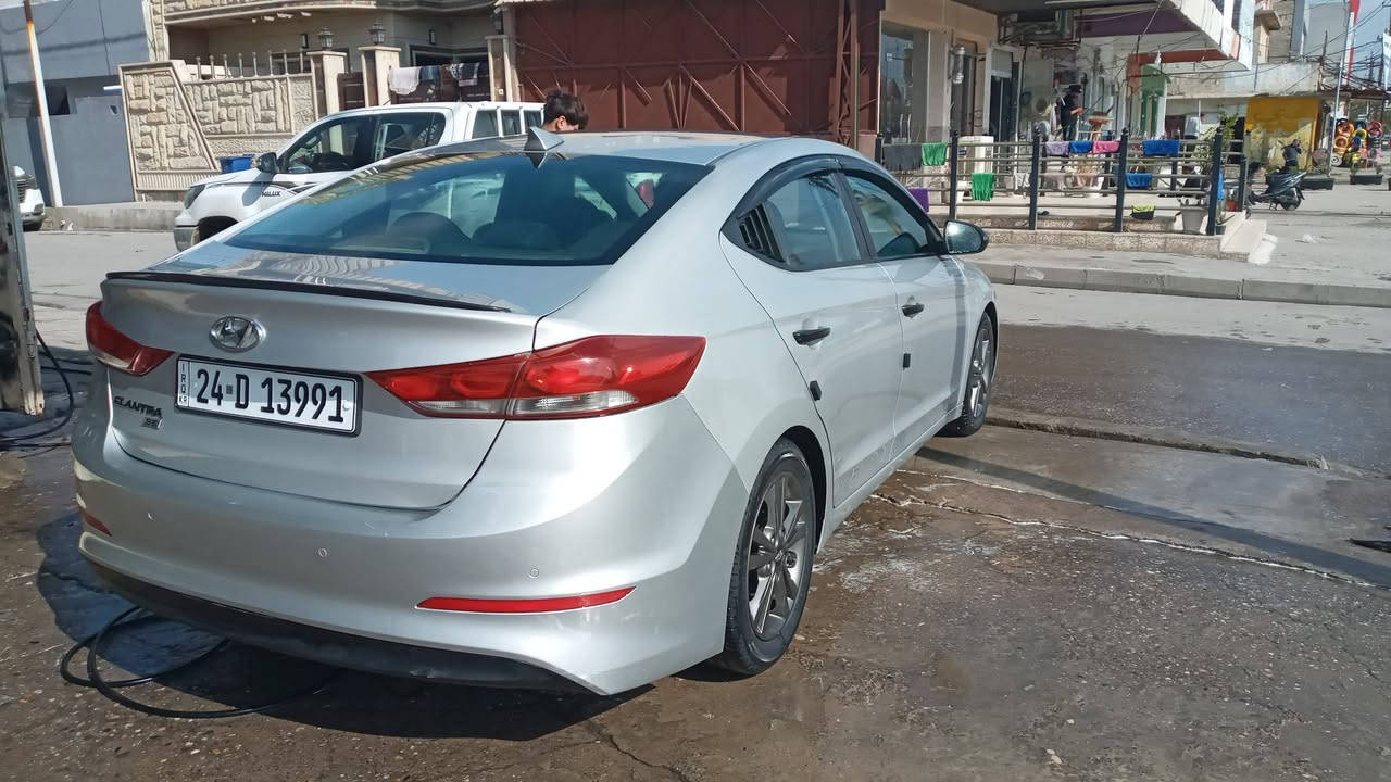 السلام عليكم
النترا ٢٠١٧ 

ماشية ١٣٥ الف

رقم وهزة وسنوية جديد

سونارها مرفق بالمنشور بدون دواخل وبدون ايرباك

السعر ١١٨
***********
***********
