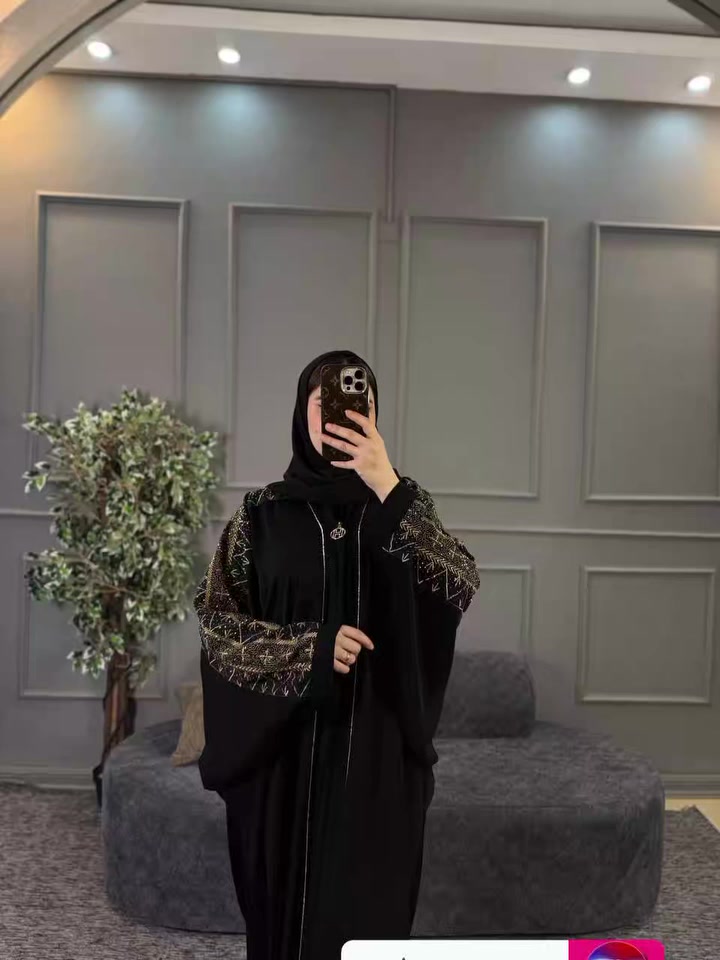 ✨ فخامة ما تشبه أحد ✨
عباية رگلان آماراتية بسواد فاحم 🖤🖤 بهالتطريز والستراس الذهبي الملكي والقماش الگريب الفاخر تخلي حضورچ طاغي من أول خطوة 👑
ناعمة بالقماش ، مرتبة بتفاصيلها😍

القياسات / فري سايز تلبس من وزن 50 الى 100 كيلو قالب خفاش 
🚘يوجد خدمة توصيل لجميع محافظات العراق ٤ الاف🚘


**إذا كنت صاحب هذا الإعلان وتريد حذفه لأي سبب، رجاءا أرسل رسالة إلى الدعم الفني**