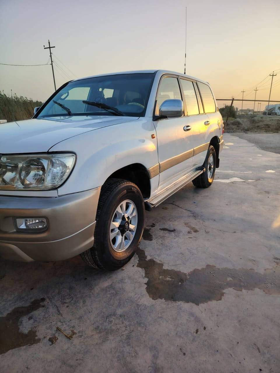 الاندكروز مديل 2000 مصبوغه عام جماليه سعر 105 وبيها مجال ***********
