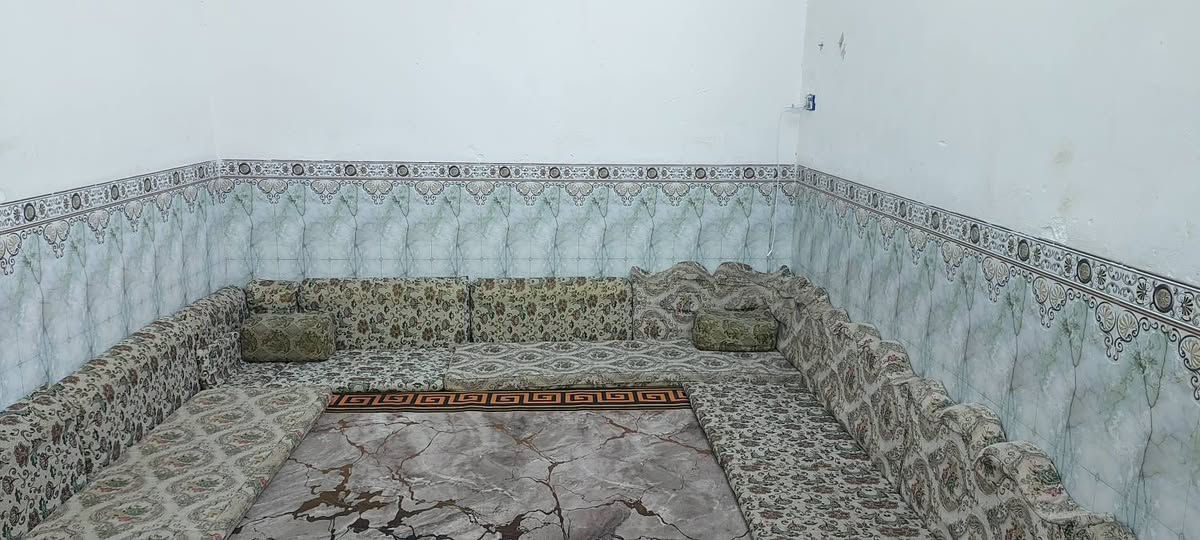 سلام عليكم دار للبيع مساحه 200م مكان قرب صيطرت الحاوي للستفسار ***********
