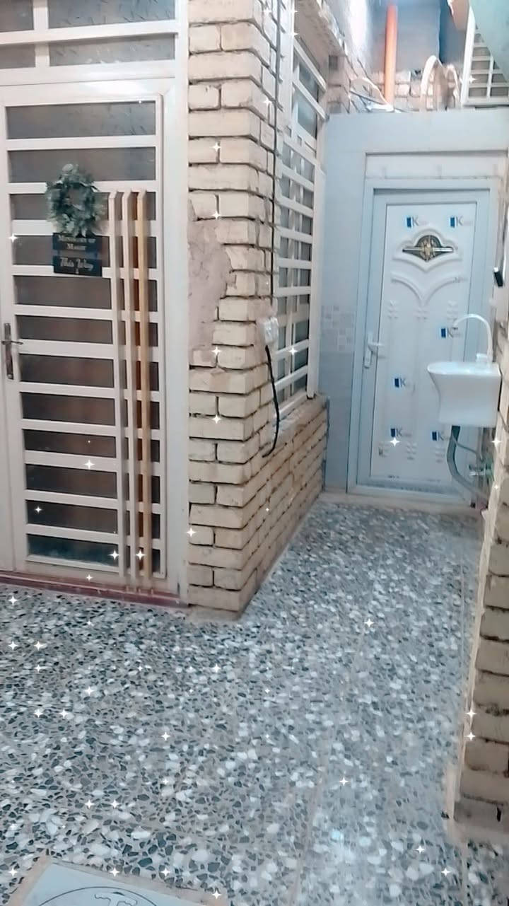 السلام عليكم بيت البيع مساحة 75 متر قاط واحد غرفت نوم و حوالي و ستقبال وصحيات كامله خدمات كامل العنوان الشغله غربي بضهر شارع محمد صافي السعر خاص ‏‪***********‬‏
