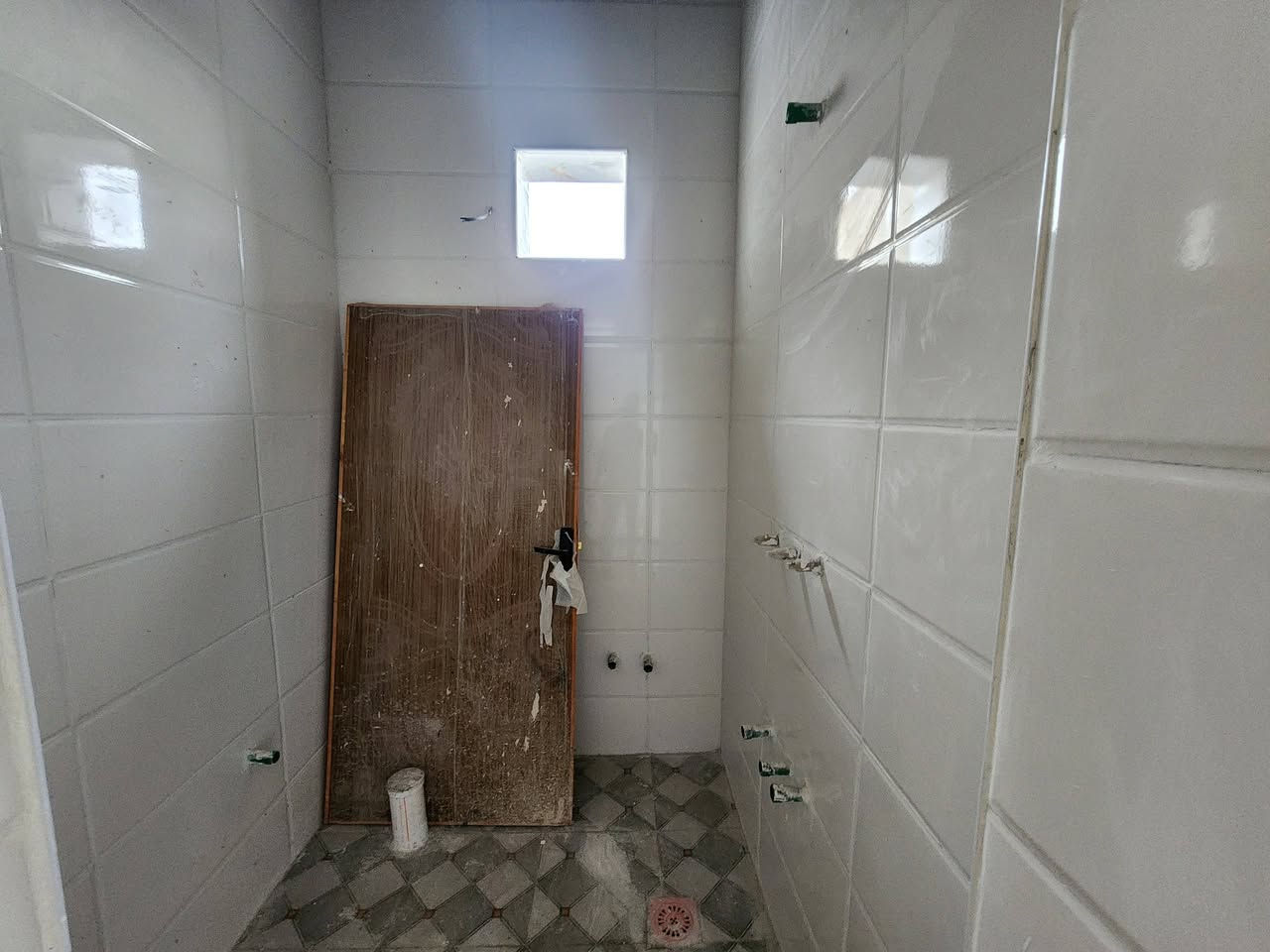 بيت للبيع  120م  البيت اساس صب كونكريت بناء طابوك( البيت جديد )
طابو زراعي سند 25 مداور بأسم المشتري  
يتكون صاله واستقبال ومطبخ وغرفة   وصحيات داخلية وخارجية العنوان البو جاسم خلف حي الحضاره النزلة المقابل مدرسة العبير
الاستفسار أتصل  ***********+*********** واتساب او مراسلة الصفحة ***********
