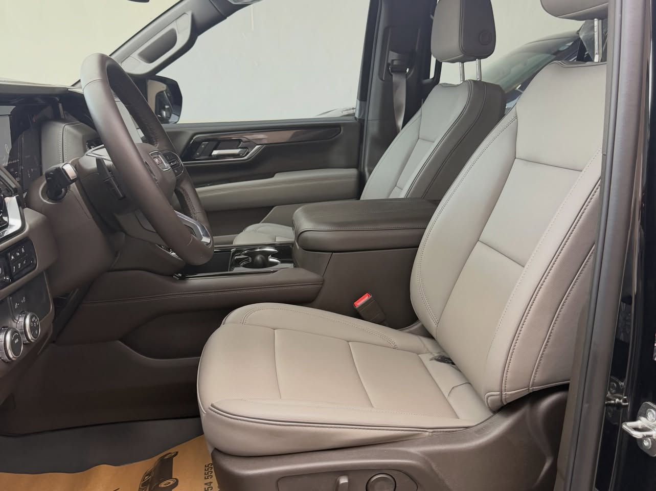 النوع : GMC Yukon #جمسي_يوكن 

الموديل 2025 
ضمان المنصور 3 سنوات 60 الف كيلو km 

عداد المسافة : 9 الف كيلو 

لدينا نضام شراء جميع السيارات ارقما شمالية فقط 

المعرفة السعر اكتب رقم ( 78) تعليق سيتم الرد عليك مباشر 

اتصل ***********
اتصل ***********

#مكان_اربيل خلف شركة ازدي شارع ١٠٠ متر #مصطفی_كارس 

#gmc #GMC_Yukon
