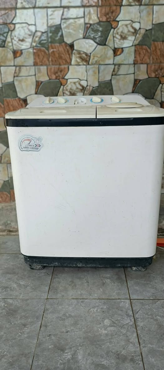 السلام عليكم 
غساله للبيع جديده شغاله غسل وتنشيف 
سعرها 65 الف 
ومقعد غربي جديد سعره 25


**إذا كنت صاحب هذا الإعلان وتريد حذفه لأي سبب، رجاءا أرسل رسالة إلى الدعم الفني**