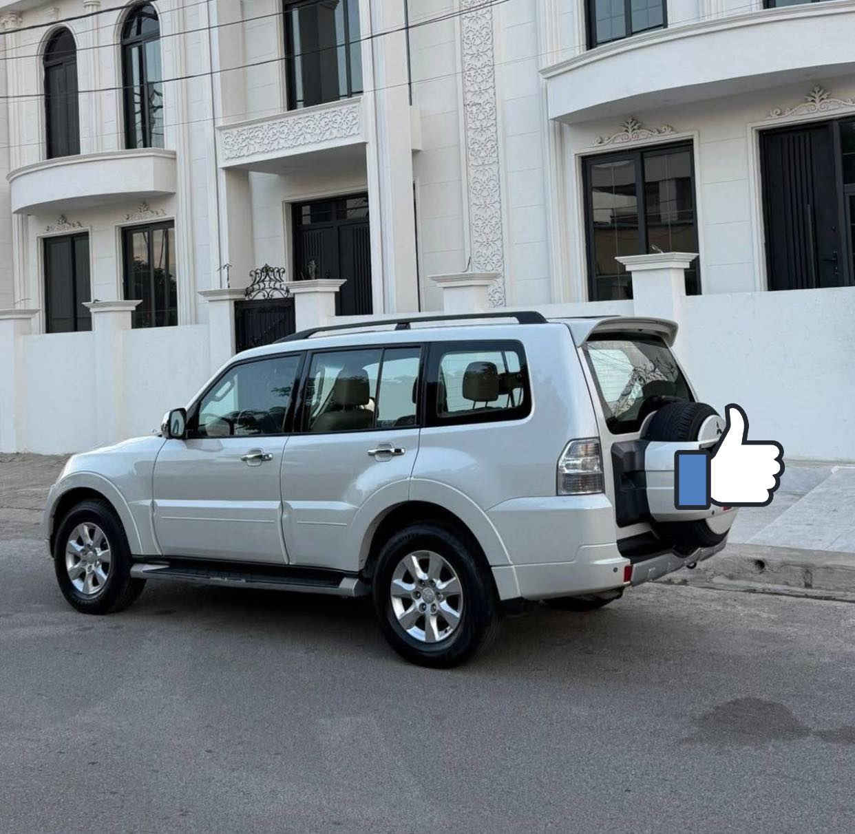 ميتسوبشي باجيرو للبيع 2014 موصفات حبتور 
اعلى فئه فول موصفات  السيارة كفالة عامة السعر 158وبيها مجال
***********
