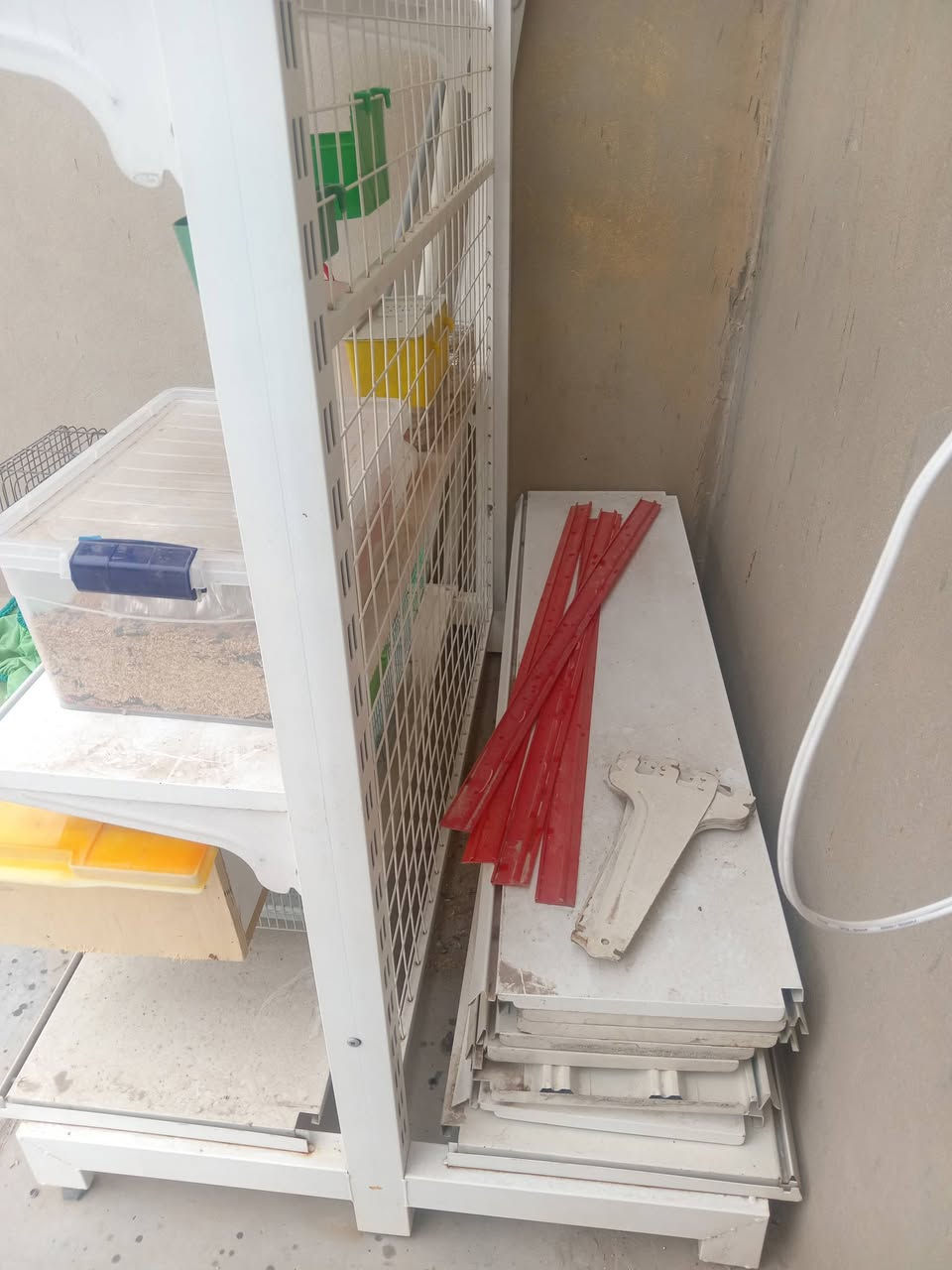 للبيع رفوف عرض معدنية قائمة بذاتها مع شبك خلفي.
الاستخدام: يمكن استخدامها في المتاجر، المستودعات، أو لتنظيم الأدوات المنزلية.

التصميم: هيكل أبيض متين مع أرفف قابلة للتعديل.
السعر قيم بما يرضي الله وبالعافية عليك
مكاني بغداد سبع ابكار
***********
