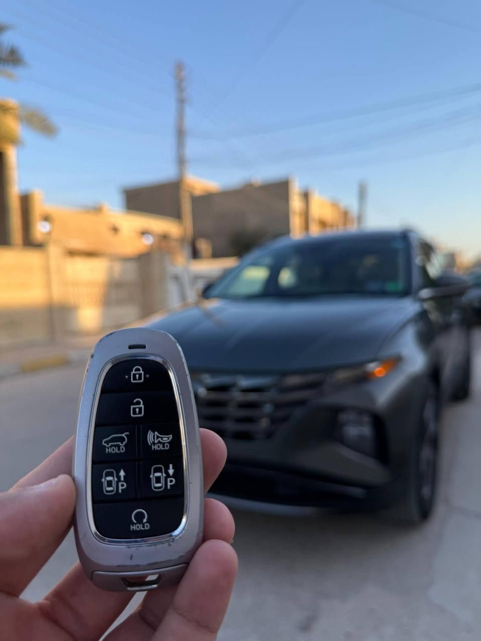 السلام عليكم ورحمة الله وبركاته
Hyundai Tucson 2024 LIMITED 

المواصفات
1- LIMITED موديل لون رصاصي 
2- محرك 4 سلندر هايبرد 
3- قمارة السيارة بانوراما 
4- كاميرات عدد 4 برؤيا محيطية 360 درجة 
6- لايتات عالي الانارة زينون اصل مع LED بارز في المقدمة 
7- حساسات امامي خلفي اصل 
8- امكانية تحريك المركبة بالريموت 
9- اشارات بالمرايا الجانبية 
10- حساسات الاجتياز الجانبي 
11- ويل كب حجم 18 مع طقم تاير بحالة ممتازة جدا
12- رادار امامي خلفي كاشف وتوقف تلقائي 
13- بصمة ابواب وبصمة تشغيل وتشغيل عن بعد
14- غرفة السيارة جلد 
15- كراسي المقدمة تحكم كهربائي متكامل مع ذاكرة للسائق
16- كراسي الإمام  تدفئة وتبريد كشن و الخلف تدفئه 
17- تحكم ستيرن جهتين متكامل مع تصفح للشاشة الداخلية 
18- شفتات ستيرن للتحكم بالوضع الرياضي 
19- السيارة ماشية 22.600  الف ميل 
20- شاشة دشبول كبيرة محتوية لمجموعة كبيرة من الايعازات والضبط
21- تبريد السيارة قطعتين امامي وخلفي 
22- عند فتح الاشارة تفتح كاميرا في العينة في السيارة 
23- امكانية تحديد المسار في الطرق الخارجية 
24- شاحن موبايل وايرلس 
25- السياره 4×4 
26 - الصندوق كهرباء
 27- وباقي المواصفات الغنية عن التعريف في الفئة الفول مواصفات
28- السياره عليها حمام و بوليش من  مركز nvn 
29-صور السونار  من ضمن المنشور 

اخوان هاي اعلى فئة Tucson مواصفات ليمتيد 
يعني فول أعلى شي السياره مناقصها اي شي و شرط الفحص وين متحب تفحصها السياره براحتك (اي ملاحظه بسياره ينقص من سعرها )

السعر 210 ورقه وبيها مجال حك جيتك واخليك على راسي 

السياره الله شاهد كامله مكمله متصرف عليها اي شي وين متحب تفحصها براحتك مكان السياره بغداد الغزاليه 

للتواصل على رقم ***********
