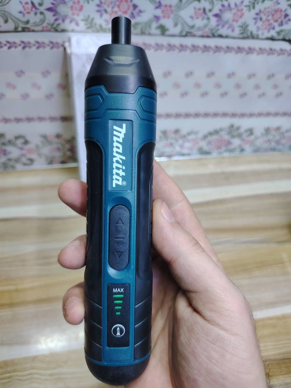 درنفيس شحن مفك براغي كهربائي لاسلكي جديد من ماكيتا 3.6 فولت - شحن سريع، أداة كهربائية 1300 مللي أمبير موضح بالصور السعر 20 الف للطلب او الاستفسار التواصل عبر رسائل الصفحة متوفر توصيل بغداد ومحافظات 👍 #تابع_الصفحة_يوصلك_كلشي_جديد


**إذا كنت صاحب هذا الإعلان وتريد حذفه لأي سبب، رجاءا أرسل رسالة إلى الدعم الفني**