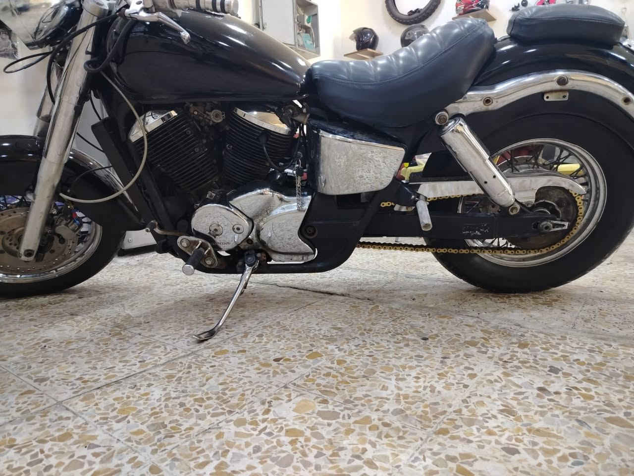 سلام عليكم دراجه شادو 400دراجه مكينه كفاله بيها مكينه قمبله دراجه نضيفه وشوفت عينك جيب فيتر وتعال افحص ترايك للبصرة السعر مليونين وبيها مجال رقم الهاتف ***********
