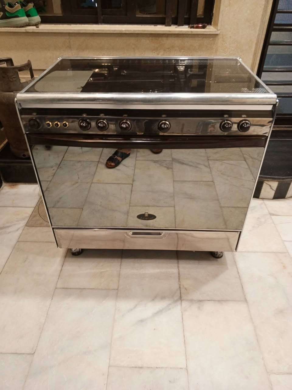 السلام عليكم طباخ كريازي البيع
بغداد مدينة الصدر سعره 250 وبي مجال حك الجية
كما واضح عندك بل فيديو شغال وكل نقص مابي
رقم الهاتف ***********
