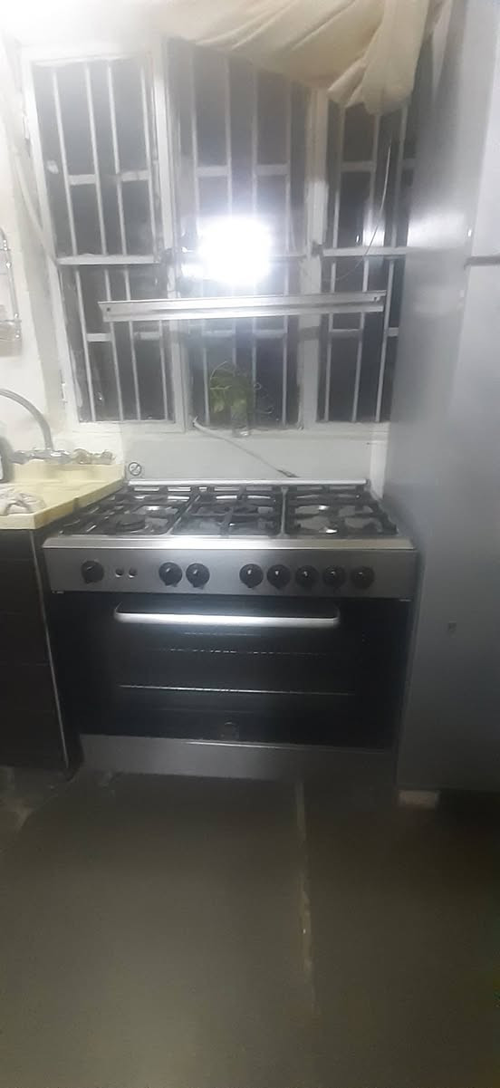 طباخ ٥ عيون للبيع إيطالي كلة شغال سعره ١٥٠ للاستفسار الاتصال ع الرقم ***********
