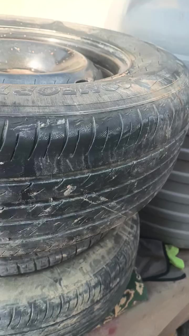 سلام عليكم 3تايرات نضاف منفوخ كامل بيجو أو سمند الحجم 14/70/185 مكاني بغداد جسر ديالى الجديدة منطقة الكرغوليه سعر 75وبي مجال ***********
