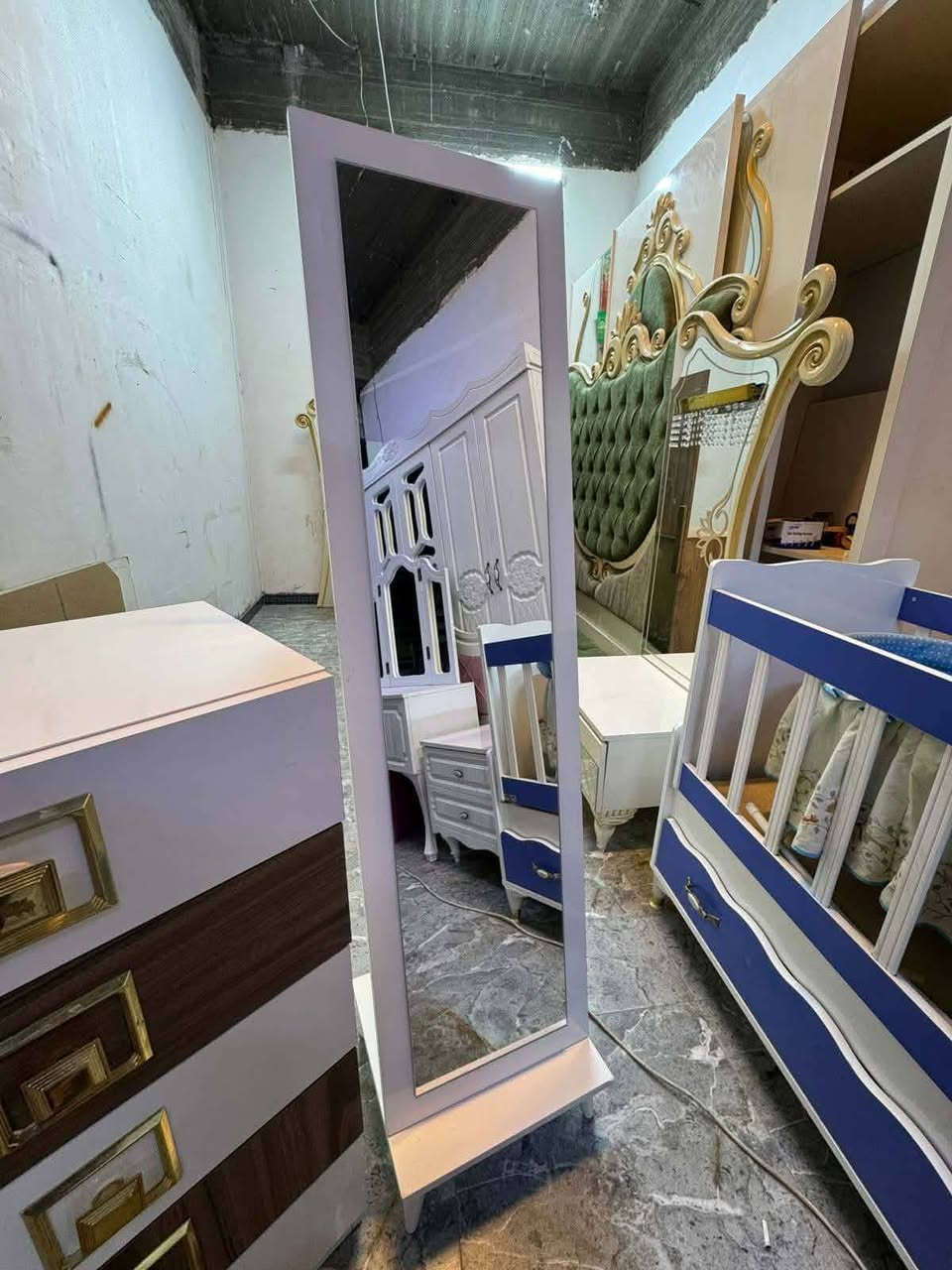 😍 *غرفة نوم تركية 🇹🇷فخمة
8 قطع*✨

 *التصميم:* تركي 
 *النظام:* برغي وجوي حديد قوي وثابت
🛏️ *المحتويات:*
 سرير عادي 
 *النضافة:* 90💯 
🚚 توصيل متوفر داخل بغداد والمحافظات


**إذا كنت صاحب هذا الإعلان وتريد حذفه لأي سبب، رجاءا أرسل رسالة إلى الدعم الفني**