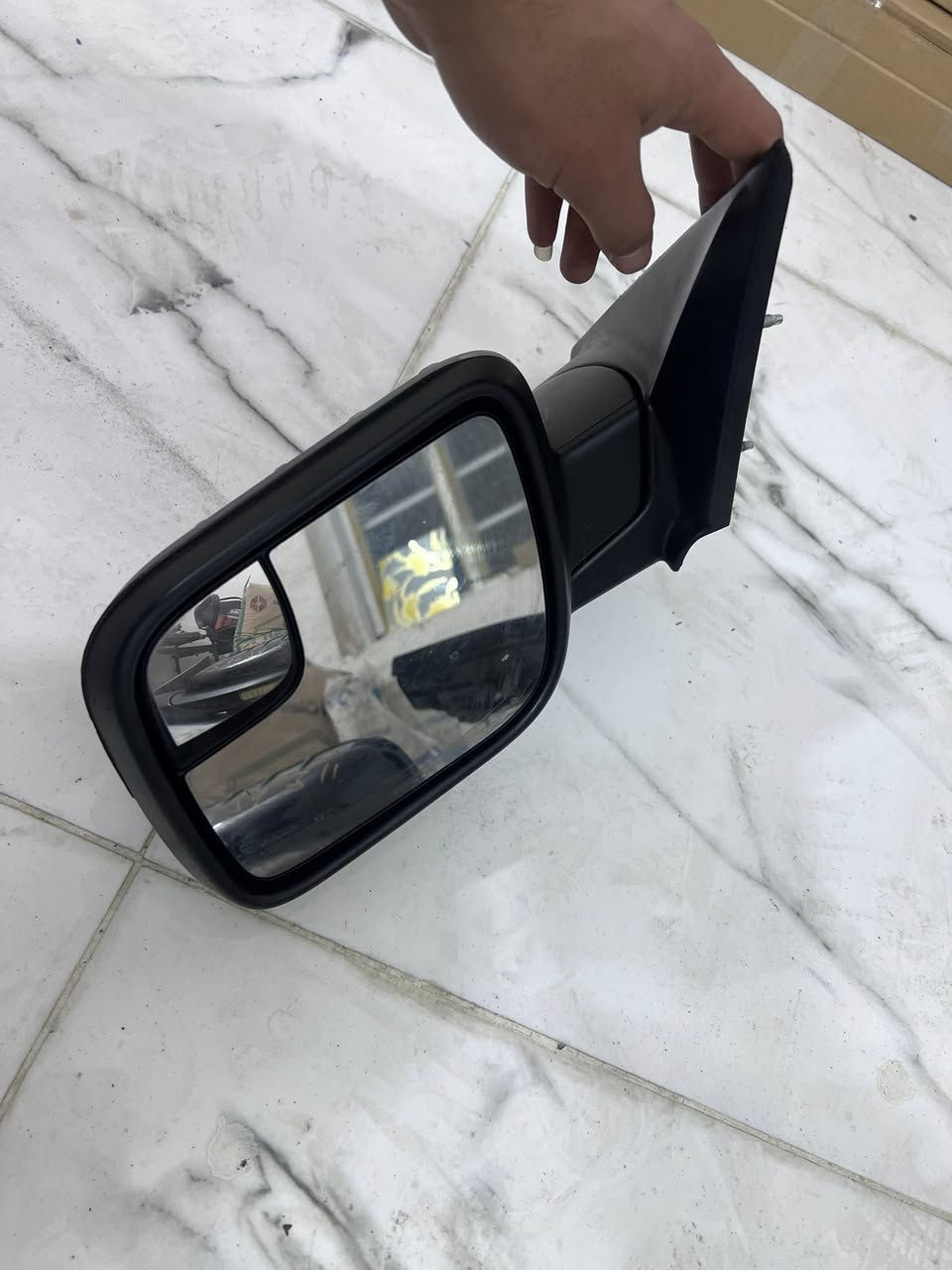 سلام عليكم مرايه فورت اكسبلور اصلي تفصيخ عنوان بغداد أكو توصيل جميع المحافظات
***********
