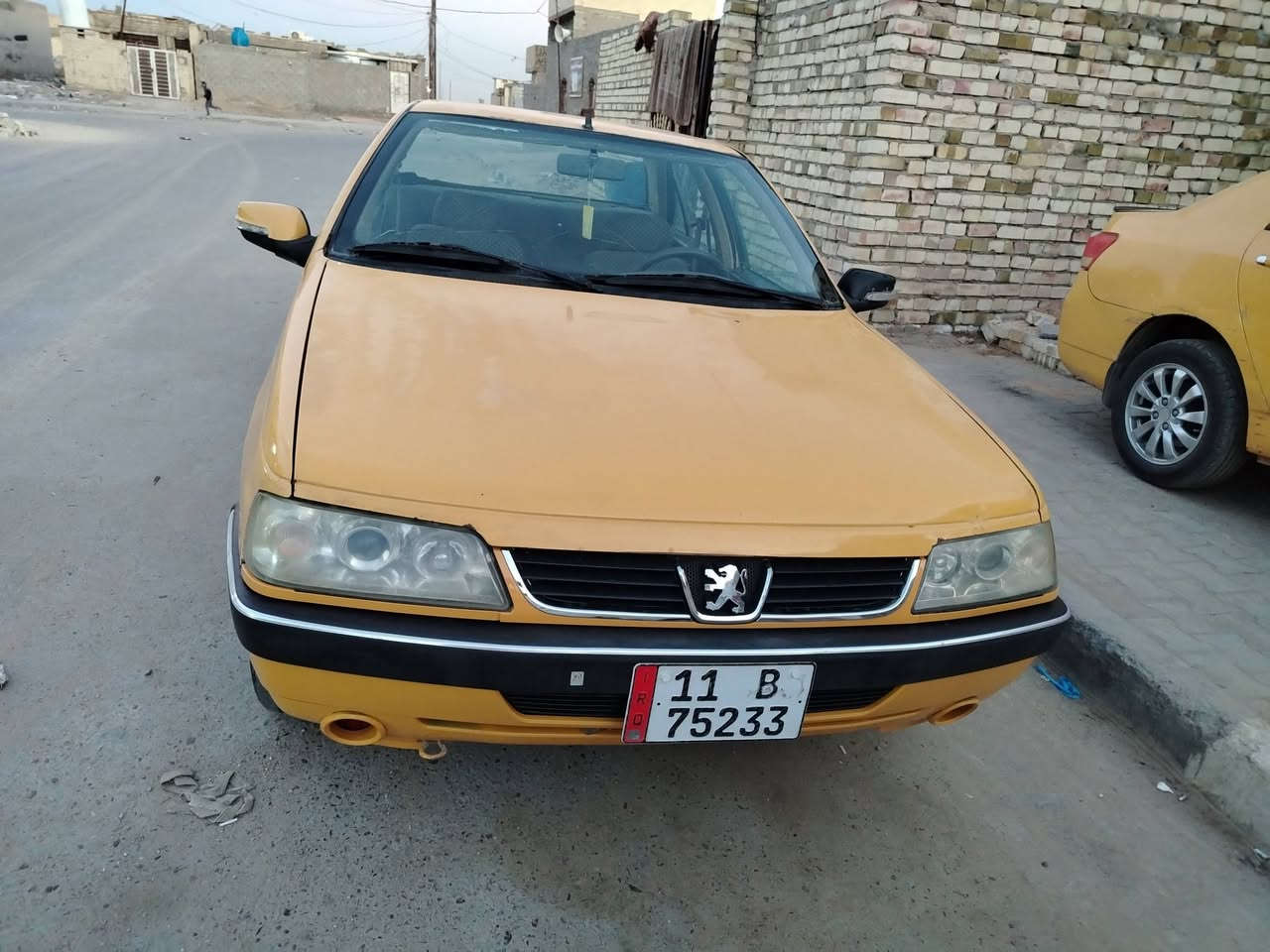 السلام عليكم بيجو لميس موديل 2012 بسمي انكليزي  مصفر هيئه وغرامات محرك كير صدرومشط كله جديد تخم تاير كله جديد بقه بس الصدر الخلفي جبت غراضه وما شادهن السياره جاهزه مال شغل  حادثهه بالصندوك وتصليحهه مو حلو مكاني بغداد الرصافه السعر ٢٧ مجال قليل  ***********
