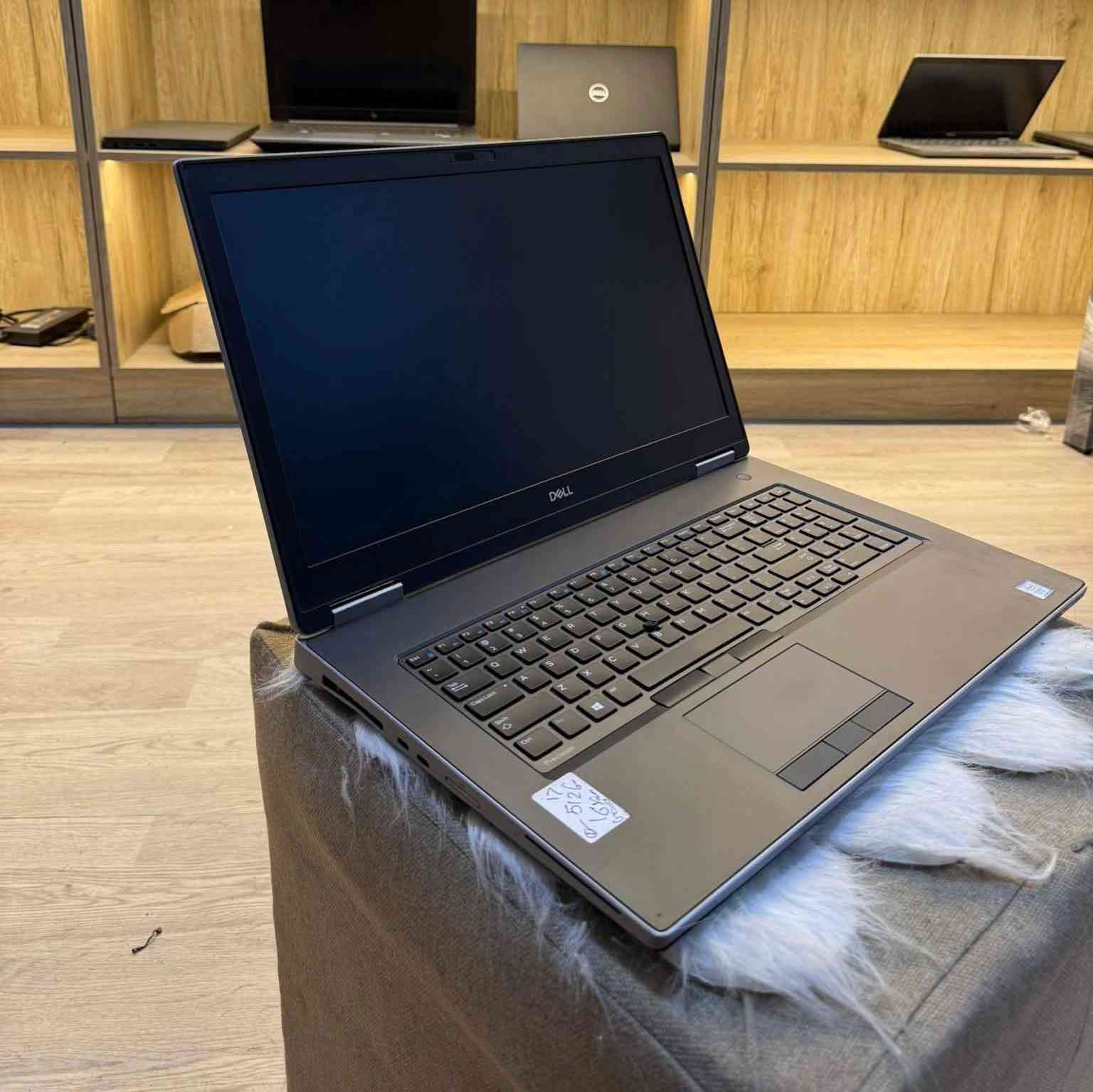 💻🚨 Dell precision 7740 🔥

احنا نازلين بقنبلة الوركستيشن 🫣Core i9 ♟️🎯🫣 
وبكارت فعلي 6 جيجا 🌟🌟 اقوي كروووت الشاشة علي الاطلاق 😉😉

✨Dell  precision 7740

✨CPU :  CORE I9-9980HK
بأقوى كارت 
✨Graphics :NVIDIA QUDRO RTX 3000 6GB ddr6

✨Storage:Ssd 512GB M.2 NVME

✨RAM :16GB 

✨Display:17.3 inch FHD

HDMI / Mini Display port /1GBE LAN / 3 USB 3.1 / 2USB -Tyep -C
SD / SDH C /SDXC SOLT / Smart card reader 
Thunderbolt 

فاتورة ضمان سنه مختومه من الشركه🎯

حالة زيرو تقريبا 😉 Grade A زي ما عودناكم دائما 

متاح الشحن لجميع المحافظات أو الاستلام من مقر الشركة 📢📢📢📢

 للسعر والاستفسار ابعتلي مسدچ


**إذا كنت صاحب هذا الإعلان وتريد حذفه لأي سبب، رجاءا أرسل رسالة إلى الدعم الفني**