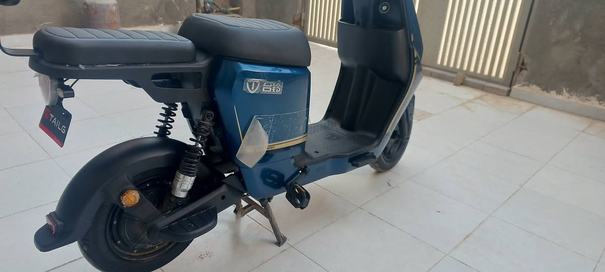 دارجة شحن V10 للبيع الدارجة حلوة ونضيفة ٣ نمر كهربائيات كلها شغالة ومفتاحين يجي وياها السعر 450 وبيها مجال


**إذا كنت صاحب هذا الإعلان وتريد حذفه لأي سبب، رجاءا أرسل رسالة إلى الدعم الفني**