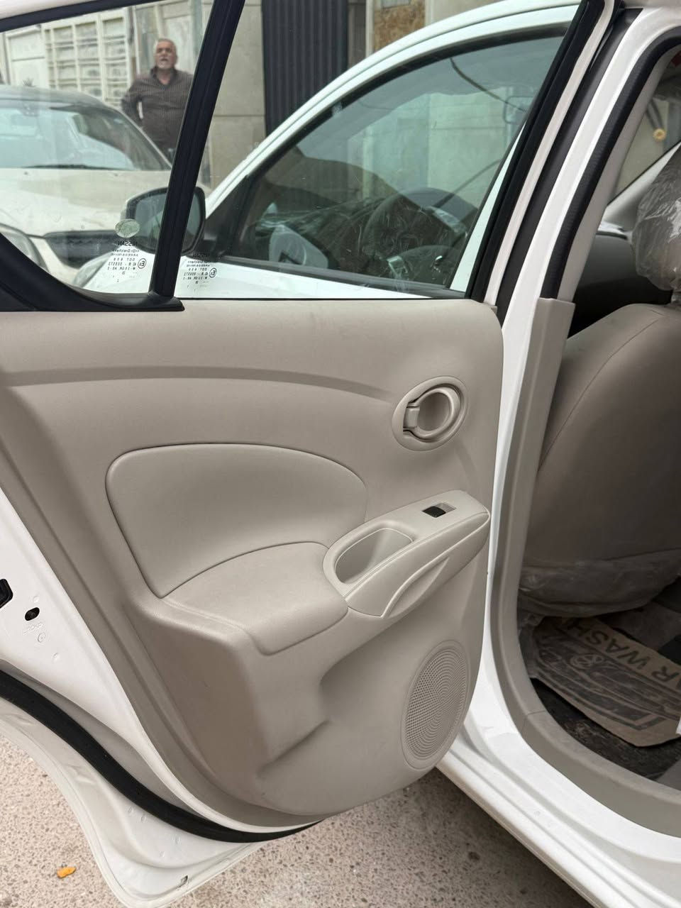 نيسان سني مصري موديل 2026 بيها باب امبدل مال سايق وجنطة بارد سيارة عل وضع الشركة ماشية ١٧ الف  و دعاميه الخلفيه صبغ رقم اربيل تريد تحويل او وكاله سعره 130 وبيه مجال العنوان حي جهاد ***********
