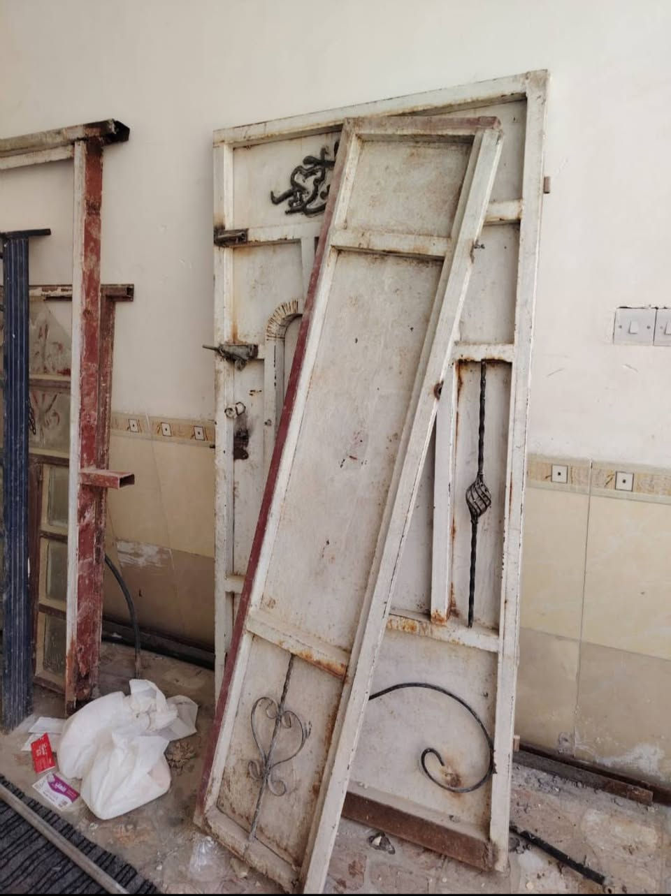 للبيع كلمن وسعره المو شراي لايتعبني رجان ناصريه مركز تضحيه شارع العياده هاذه رقمي ***********
