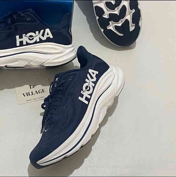 🔥 Hoka Clifton 10
هذا الموديل واحد من أخف وأريح أحذية الركض الي نزلت هالسنة، يمشي وياك من المشي الخفيف للركض الطويل بدون ما تحس بثقل أو ضغط على الكاحل.

✔️ توسيد ناعم يمتص الصدمات
✔️ وزن خفيف بشكل يخليك تنسى لابسه
✔️ نعل هندسي يعطيك ثبات بكل خطوة
✔️ تصميم شبابي يخبل ويكدر ينلبس حتى للدوام أو الجيم

والمفاجأة؟
السعر مناسب و‍الموديل ما تلقاه بكل مكان… بس موجود عدنا حصريًا بـ Trendy Sneakers 👟

متوفر ب 7 الوان 🙏

🚚 توصيل لكل محافظات العراق
🎯 جربه… وخلّي راحتك تتكلم

للطلب والاستفسار مراسلة الصفحة أو الاتصال: ***********
