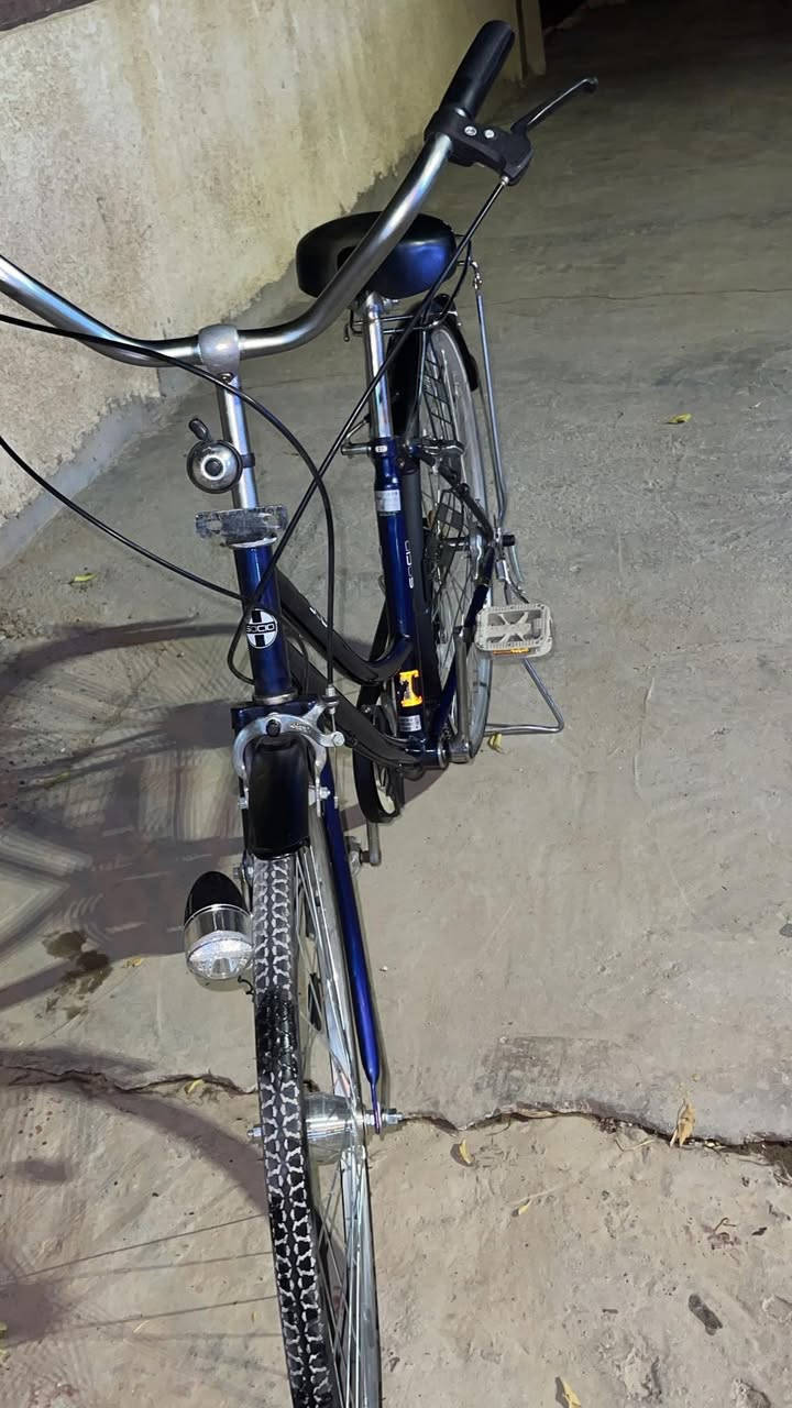 بناتي حجم 27 مال حاويه
لون مميز
كير وحساس 
مناقصه شي بس سيم كير وسيم بريك خلفي ثنينهن بلف والويل الخلفي يرادله سيامه
 
سعر 85 المكان غزاليه
خاص موجود و واتساب هم ***********
