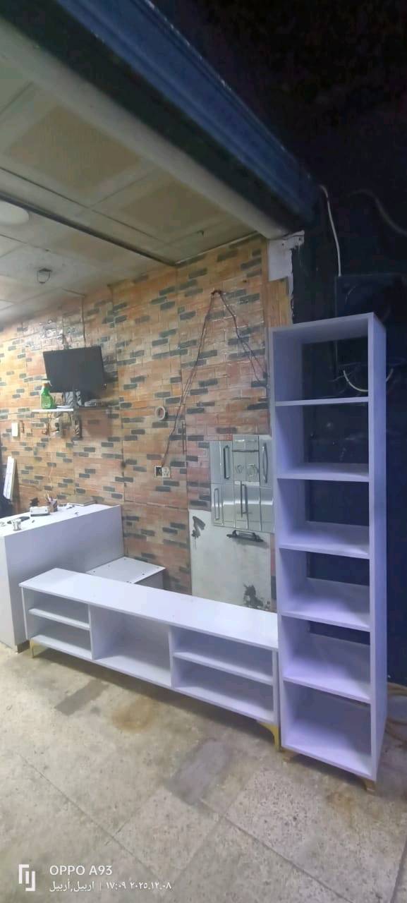 الكنور وياها بواب وميز شاشه حدها ديكور 
العنوان  كرك جيان اربيل قرب شقق جيهان ستي