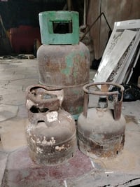 اسطوانة غاز طبخ حجم صغير تستخدم لأغراض السفر  سعر الواحدة 50000