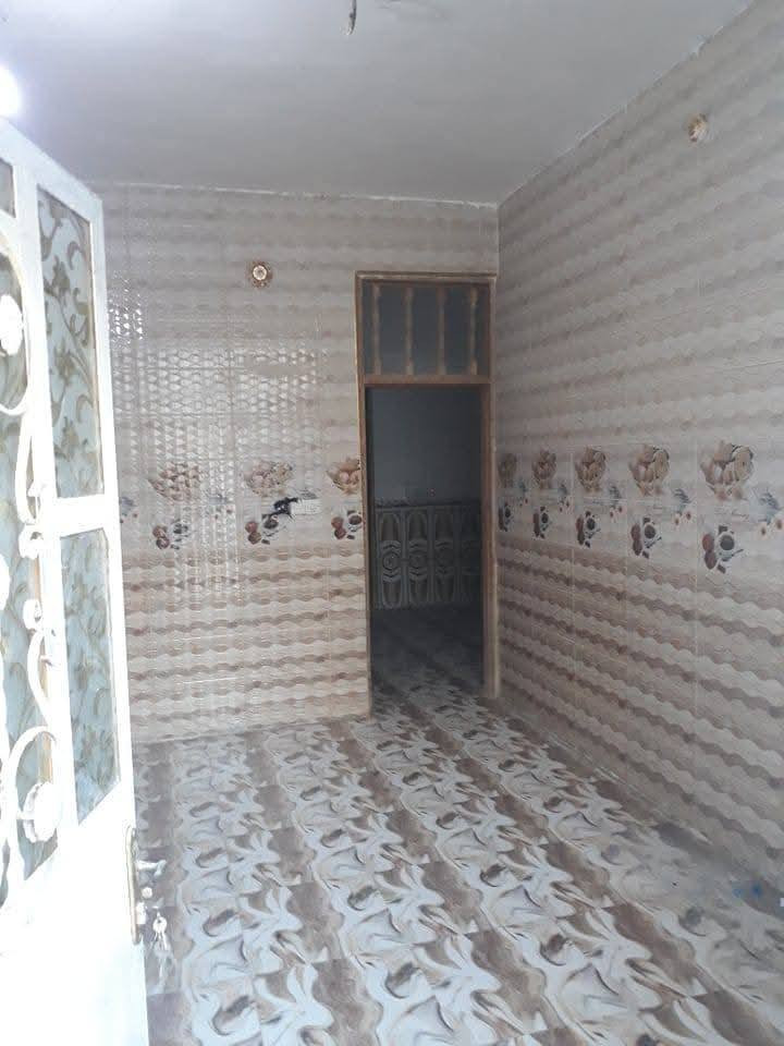 يوجد عروض جديد ستثمار للبيع 
يوجد لدينا بيت حديث البناء 2022
يتكون من مشتملين طابق ارضي يتكون من غرفه نوم ومطبخ وهول وصاله وطرمه وصحيات داخليه وخارجيه ومنور  وطابق الاول يتكون من ٣ غرفه نوم ومطبخ وهول وصاله وبيتونه وصطح كل طابق مفصول عن الثاني مستجرات حالين الورد الشهري ٦٠٠ الف 
الموقع مميز جدا ومتوفره جميع الخدمات من ماء وكهرباء واعمده اناره وتبليط الموقع البيت في قلب ديالى بعقوبه المركز منطقه كورنيش ديالى 
يبعد عن سوق بعقوبه المركز حوالي ٢٠٠ متر ويبعد عن شارع العام خريسان ١٥٠ متر وبل قرب من كورنيش ديالى حوالي ٣٠ متر البيت حسب الطلاب تريده ستثمار 
أو تسكن بي لان بي درج داخلي وخارجيه 
السعر  ( ١٦٠ ) مليون فقط وبي مجال بسعر  الاستفسار اكثر عن البيت وباقي تفاصيل اتصل على الرقم يوجد وتساب وتفاصيل اكثر مكتب دلاليه الربيعي لعقار 
***********
