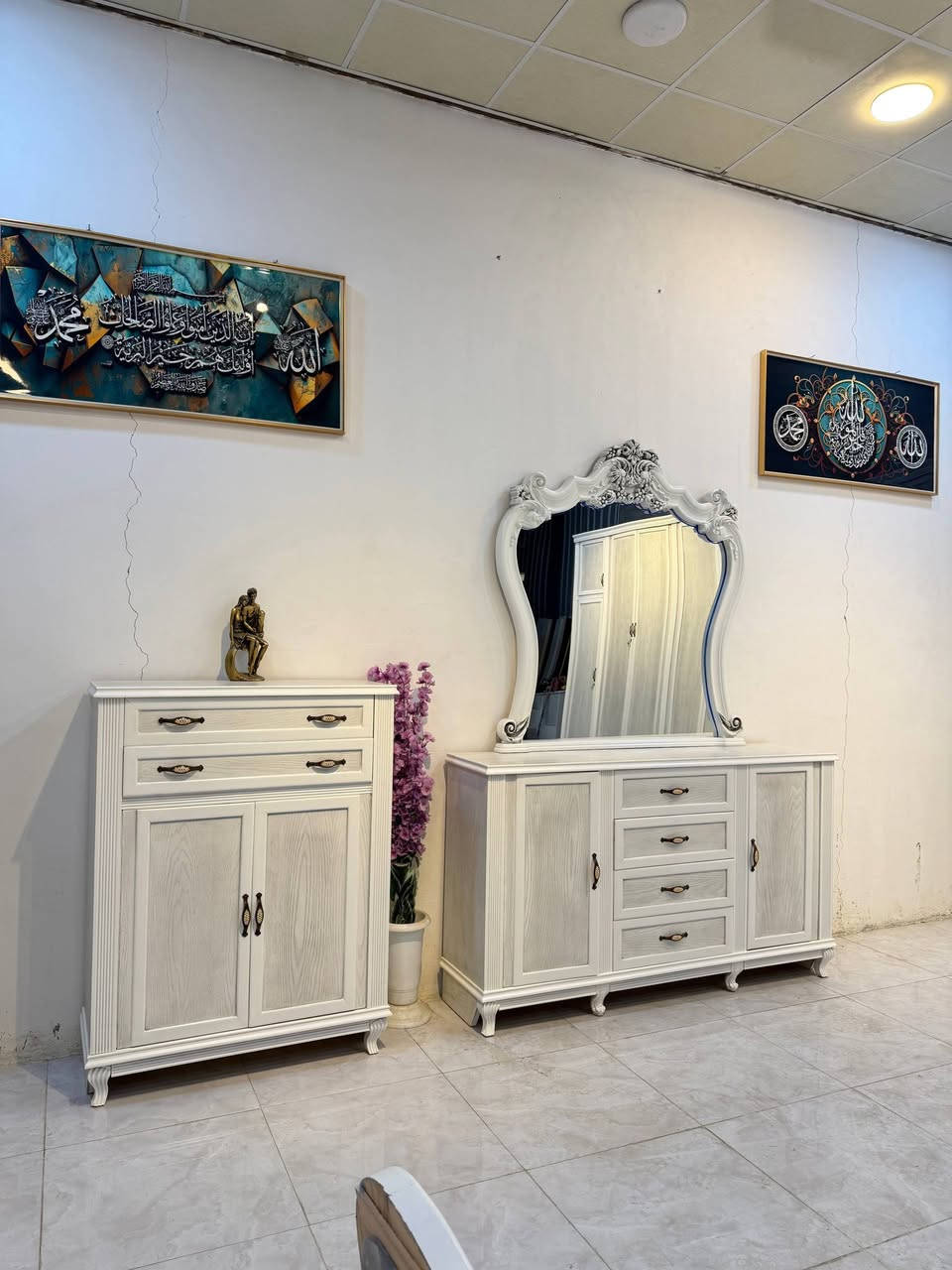 موديل (  السنديان ) اللون لون السنديان الطبيعي  

شركه المرتضى للاثاث العراقي تقدم  موديل نجاره عراقي والديكور والتصميم  مصري

ضمن وجبة الدرجة الاولى 

سعر التخفيض  3 ملايين و400  الف فقط

غرفة 6 ابواب طابقين ملحق

تتكون من 10 قطع

وجه الكنتور يكون  سنديان طبيعي 5 ملم
داخل الكنتور صاج  طبيعي 4ملم 

راس العالي والناصي زان مصري 
لف الابواب زان مصري

ظهر الكنتور جرجوبة براغي 

القاعدة الارضية للكنتور بلوك بورد

ارتفاع الكنتور مترين و63سم 

عرض الكنتور 3 مترات و50 سم

عرض الكنتور مع زاويه الملابس 4 امتار و70 سم

السرير طبقة بلوك بورد

السعر الحالي/ 3/400 الف معه  الشد  والنقل  كامل

خدمة الشد والتوصيل مجاناً لجميع محافظات العراق 

العنوان / بغداد الجديدة قرب البريد 

***********

***********
