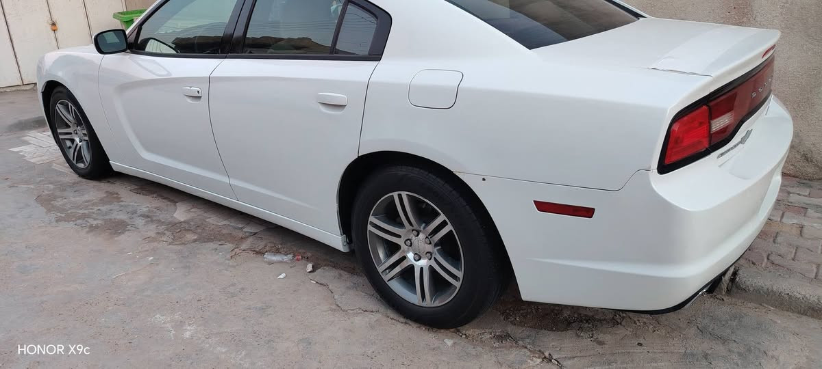 سلام عليكم
جارجر موديل للبيع خليجي دخول جديد ادوات ادوات 
سياره كفاله من ضربه وكص بيها رشات 
مقدم عله تسجيل مرور ميسان 
سياره جديده بمعنى الكلمه 
مكان السيارة ميسان 
***********
